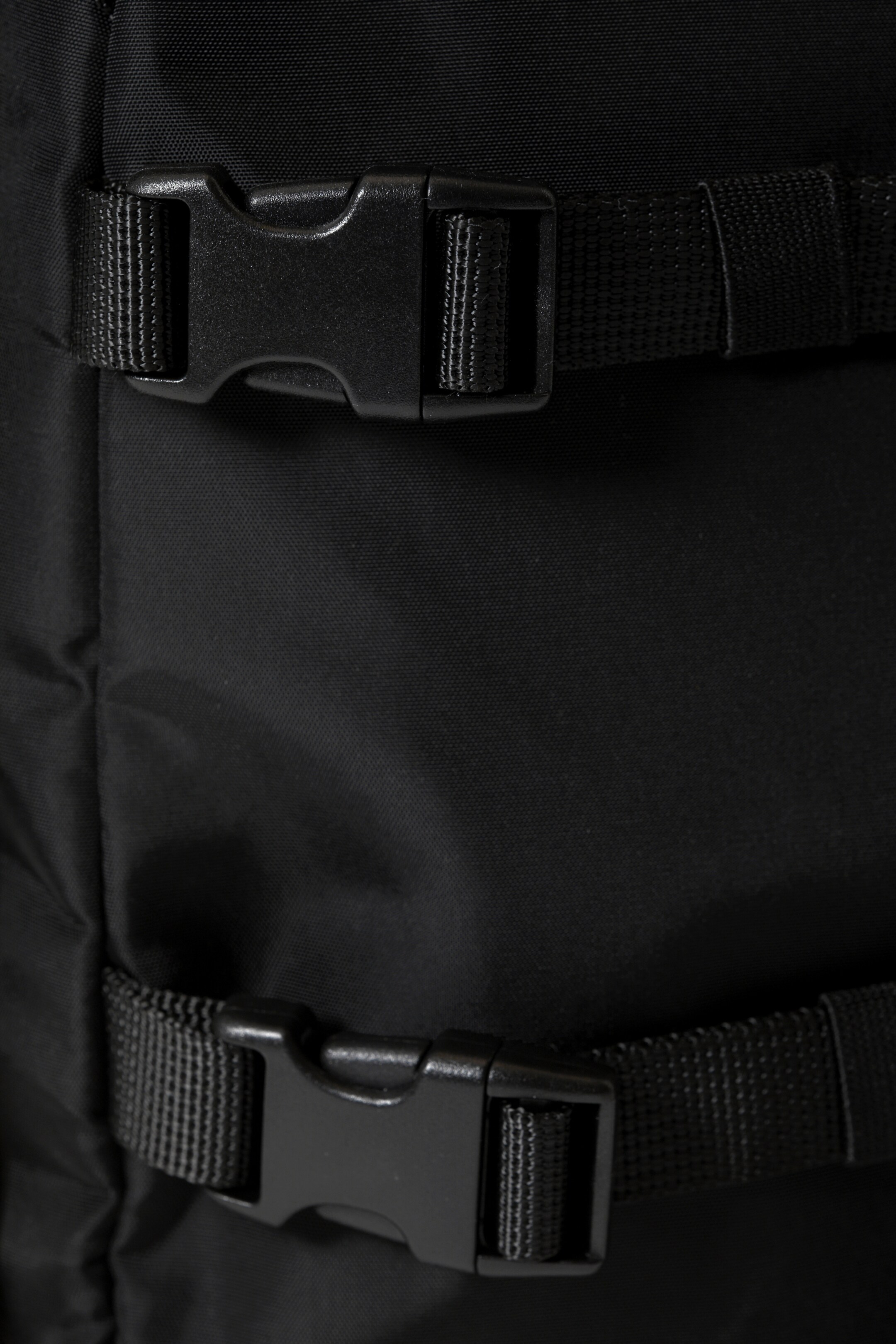Zobacz większy obraz: Duży nylonowy plecak crossbody - Czarny - ON | H&M PL 3