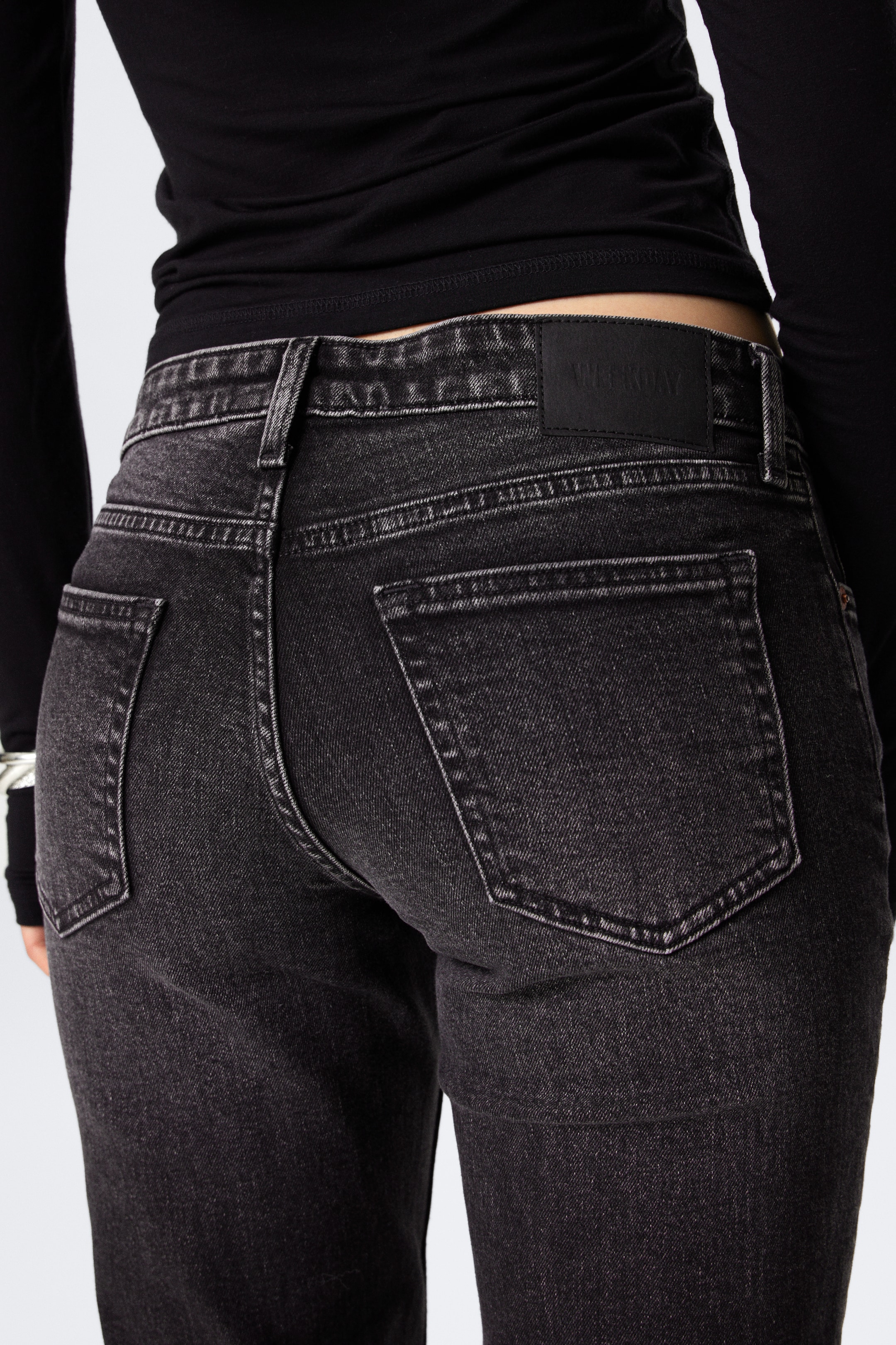 Grösseres Bild ansehen: Tension Mid Rise Slim Bootcut Leg Jeans - Paloma Black - Schwarz - DAMEN | H&M CH 4