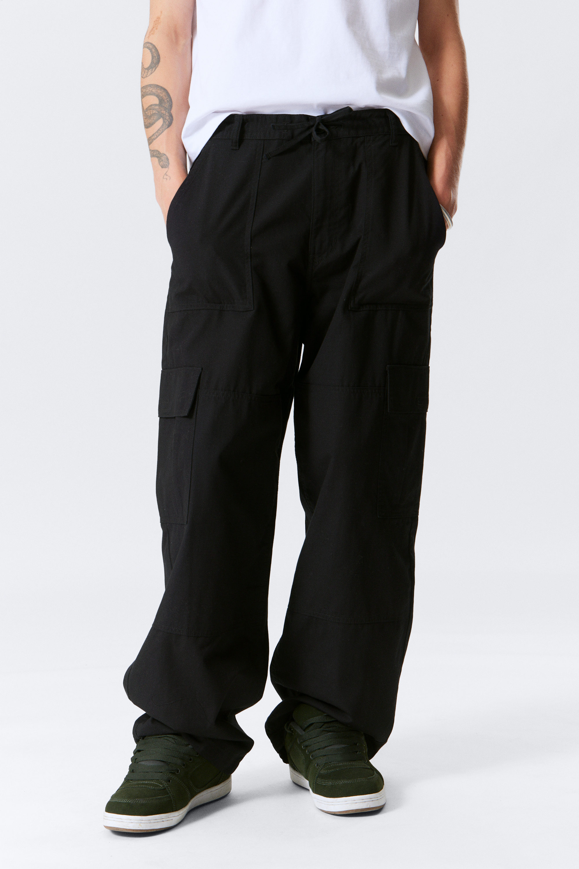 Schwarz - Baggy-Cargohose aus Ripstop - 2
