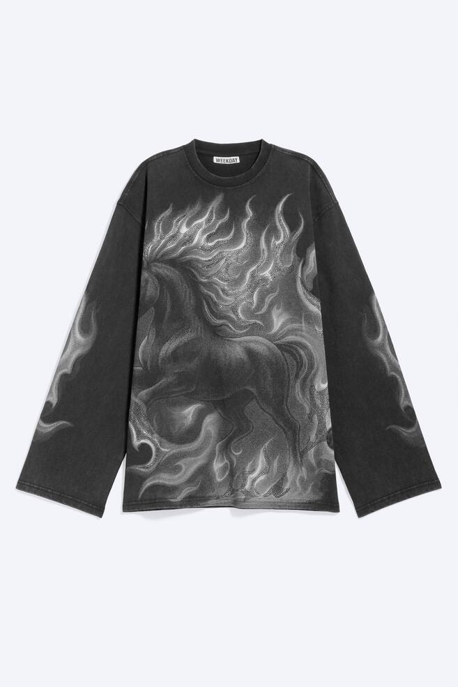 Oversized Longsleeve mit Grafikprint - Schwarz - Pferdeprint/Verwaschenes Beige mit Nieten - 1