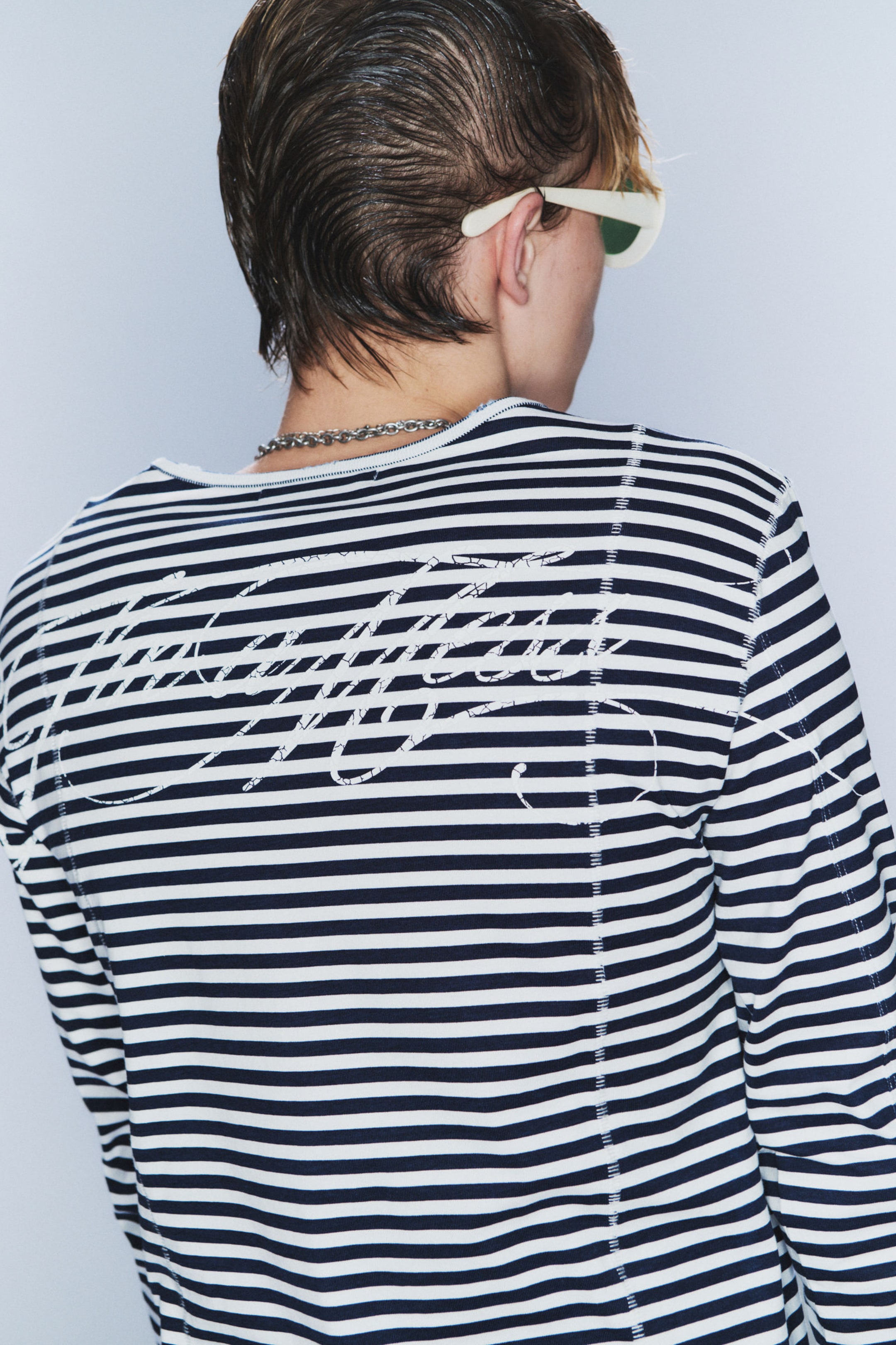 Schwarz-Weiß gestreift - CM x LB körperbetontes Unisex-Longsleeve - 2