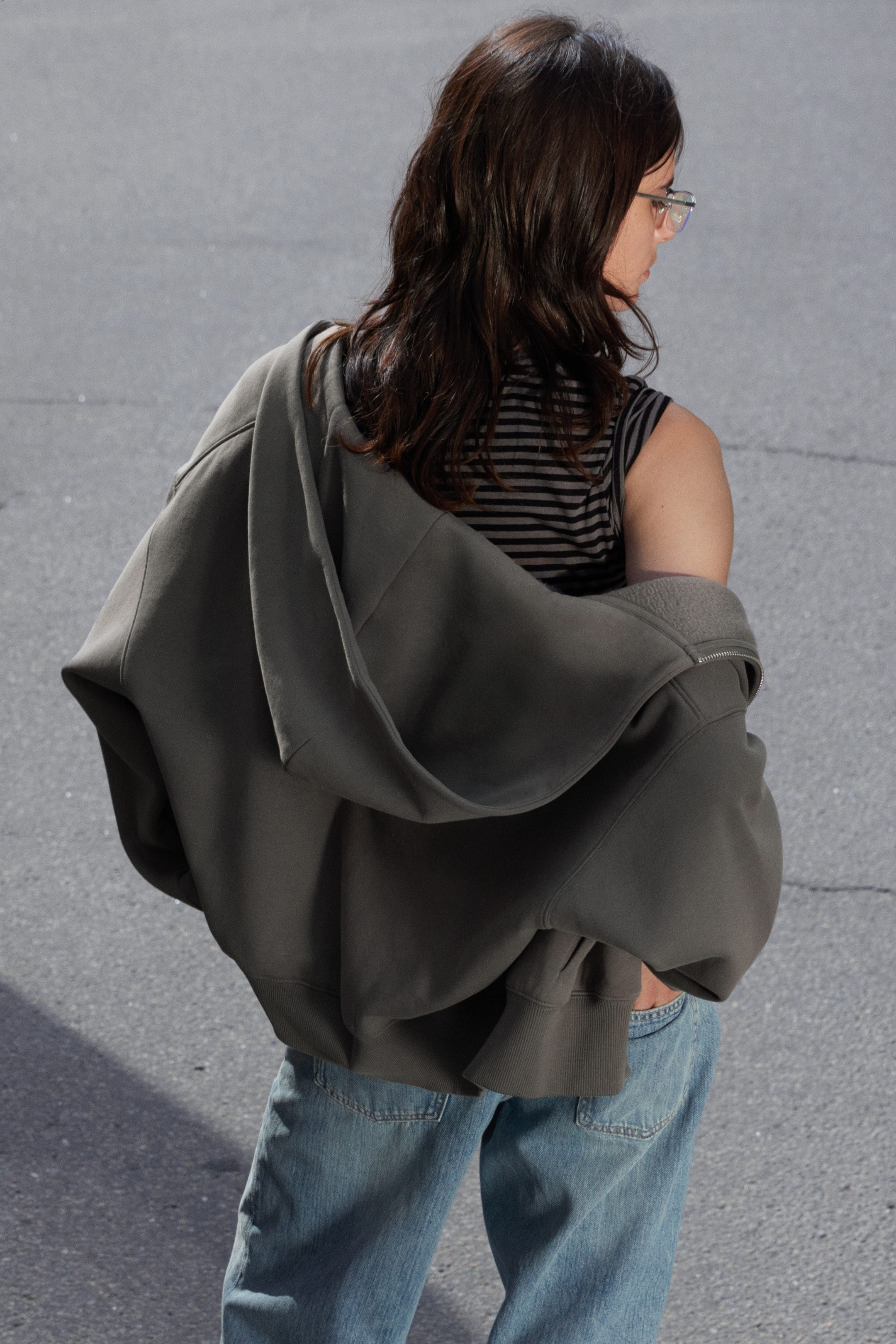 Staubgrau - Zip-Hoodie aus dickem Stoff mit normaler Passform - 2