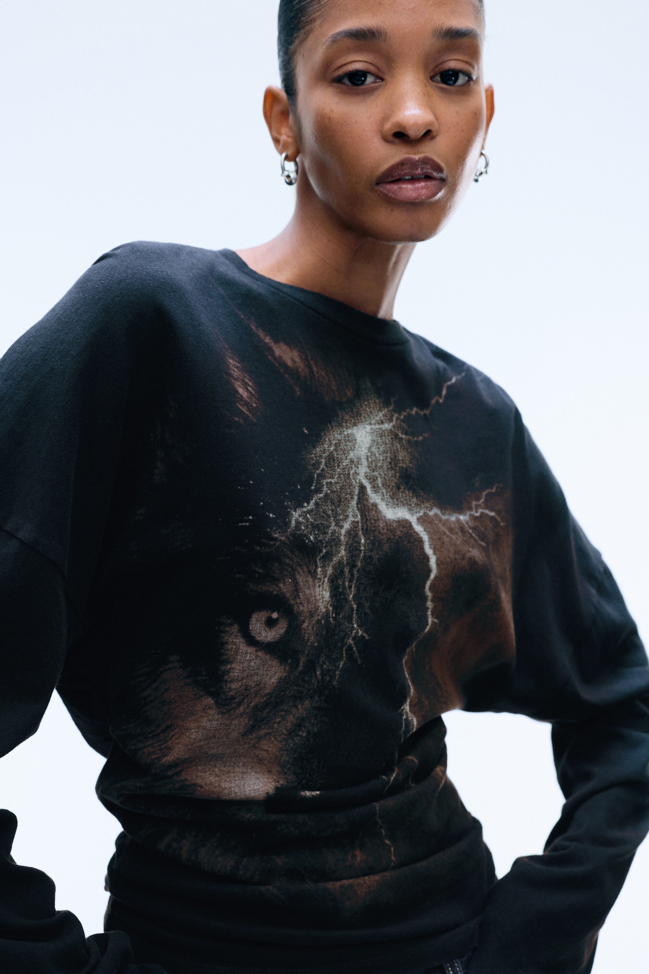 Black - Wolf - Printed Pleated Longsleeve - 2
