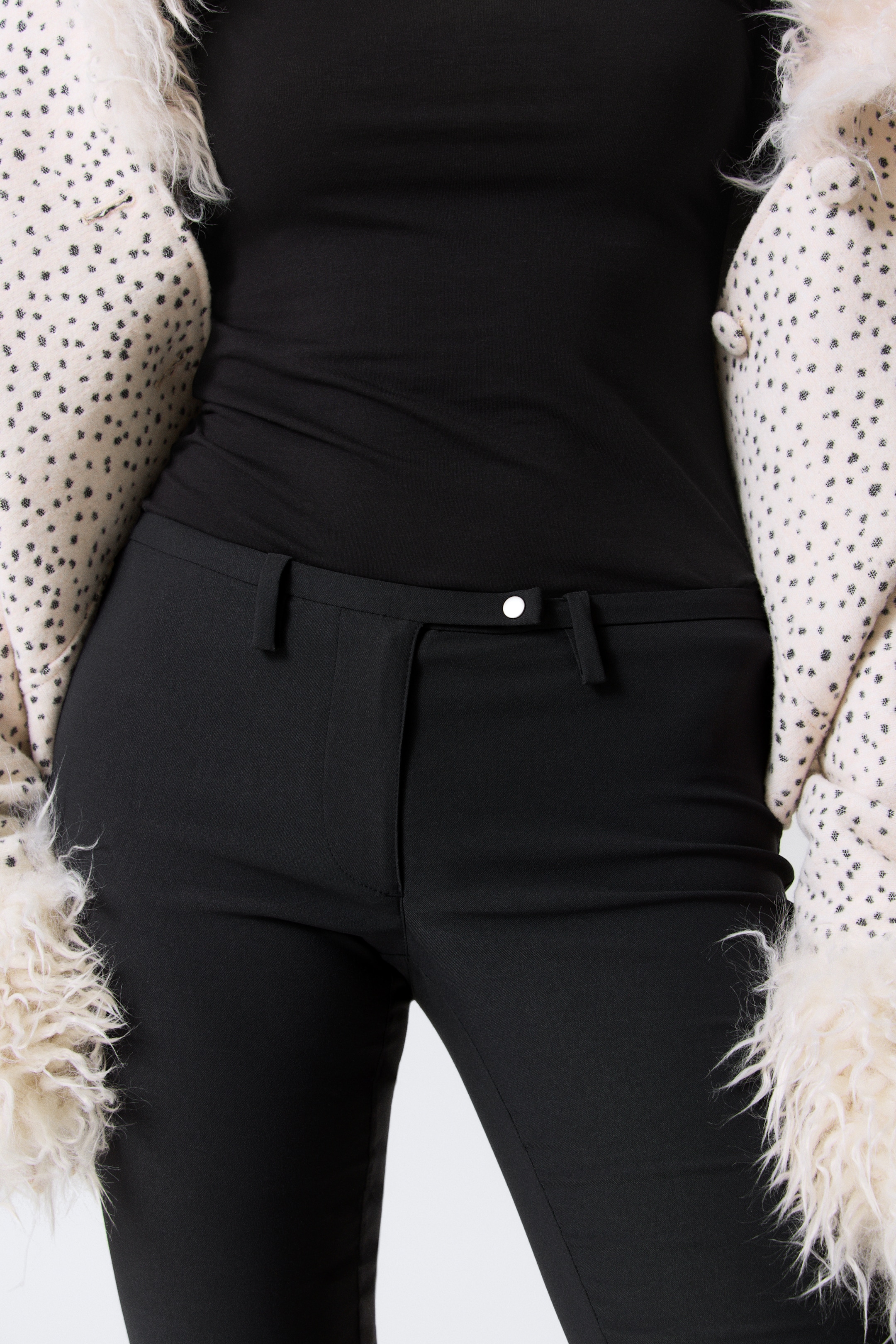 Ver imagem maior: Treggings de Alfaiataria Skinny de Cintura Baixa - Preto - SENHORA | H&M PT 2