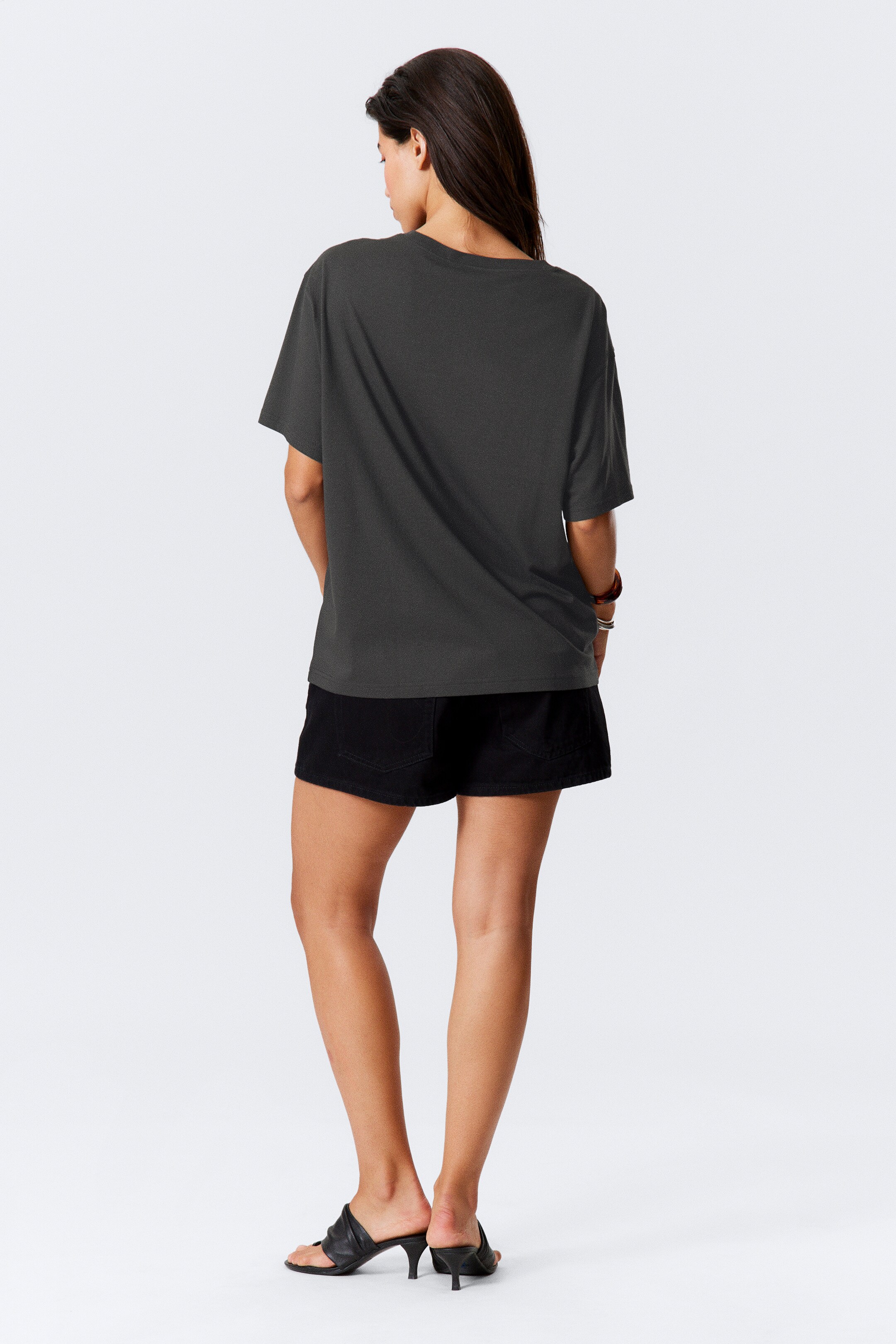 Vezi imaginea mai mare: Tricou cu mâneci scurte, supradimensionat, din material moale - Gri închis - FEMEI | H&M RO 3