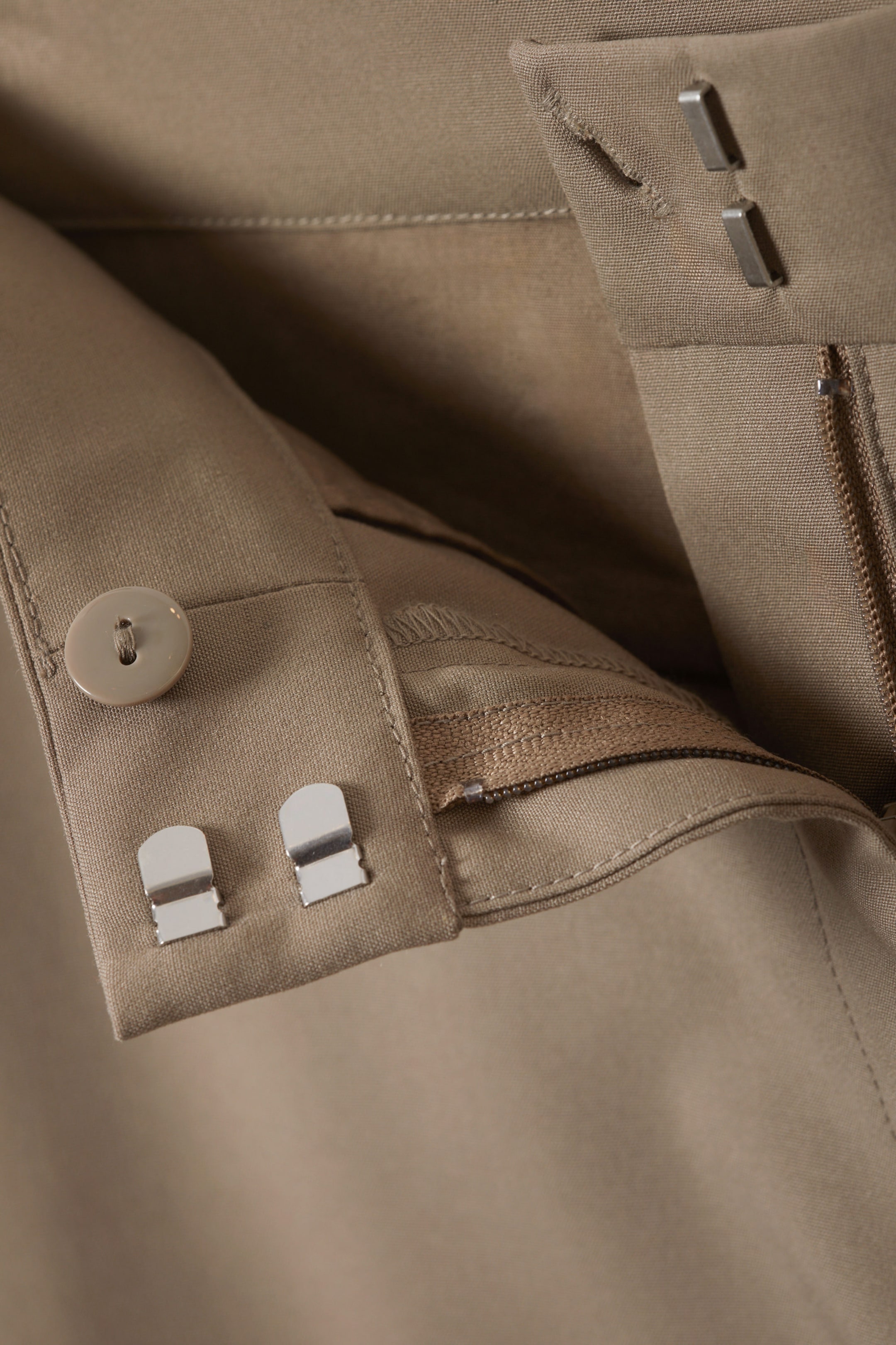 Beige - Locker geschnittene Anzughose mit niedriger Taille - 2