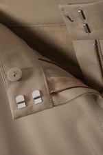 Beige - Locker geschnittene Anzughose mit niedriger Taille - 2