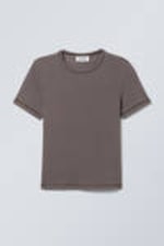 Dark Mole - Slim Fitted T-shirt - 0