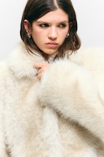 Gebroken wit - Peplum jack van imitatiebont - 2