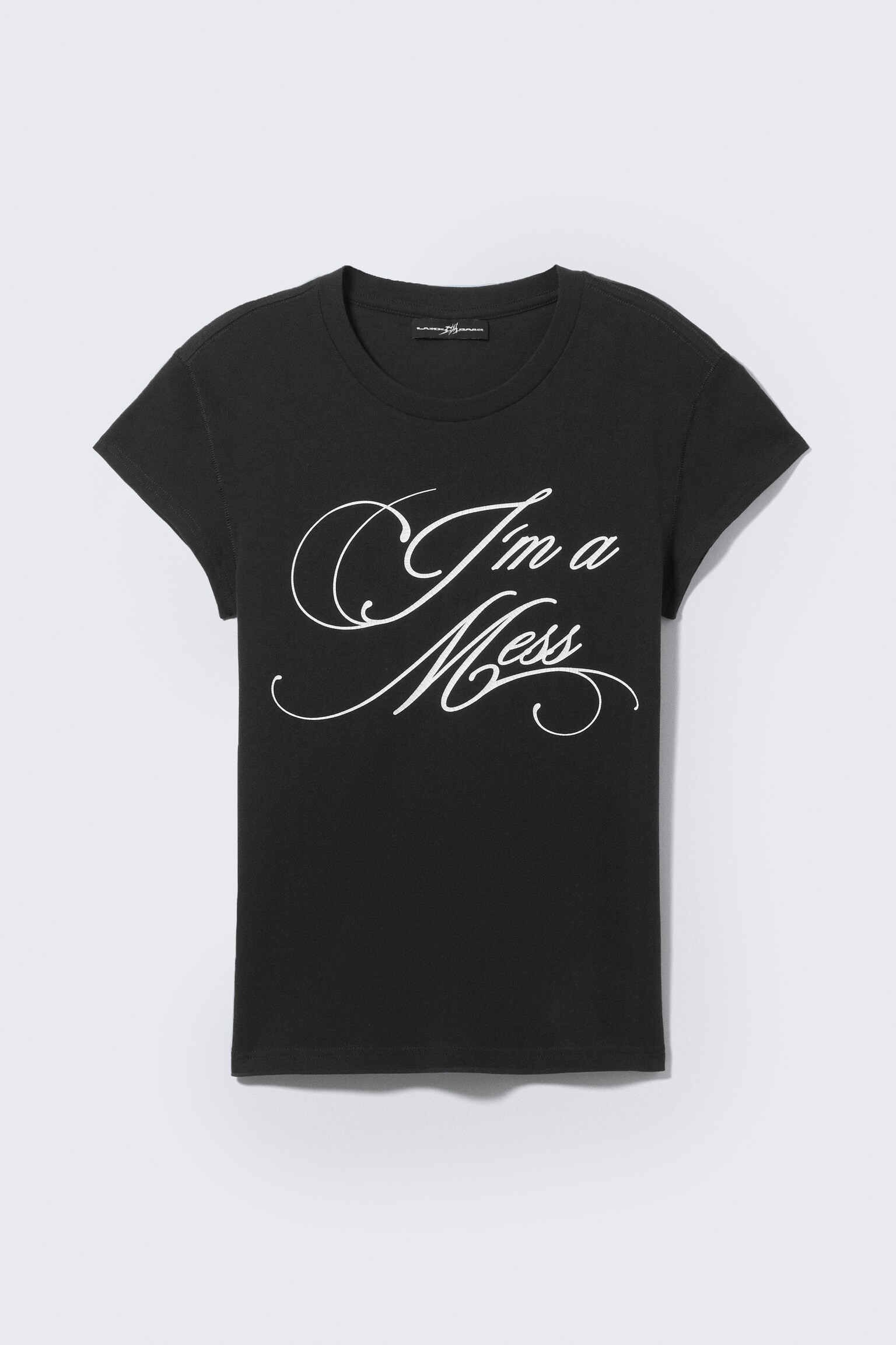T-shirt unissexo de manga curta justa CM x LB - Preto - I'm a Mess/Vermelho desbotado pelo sol