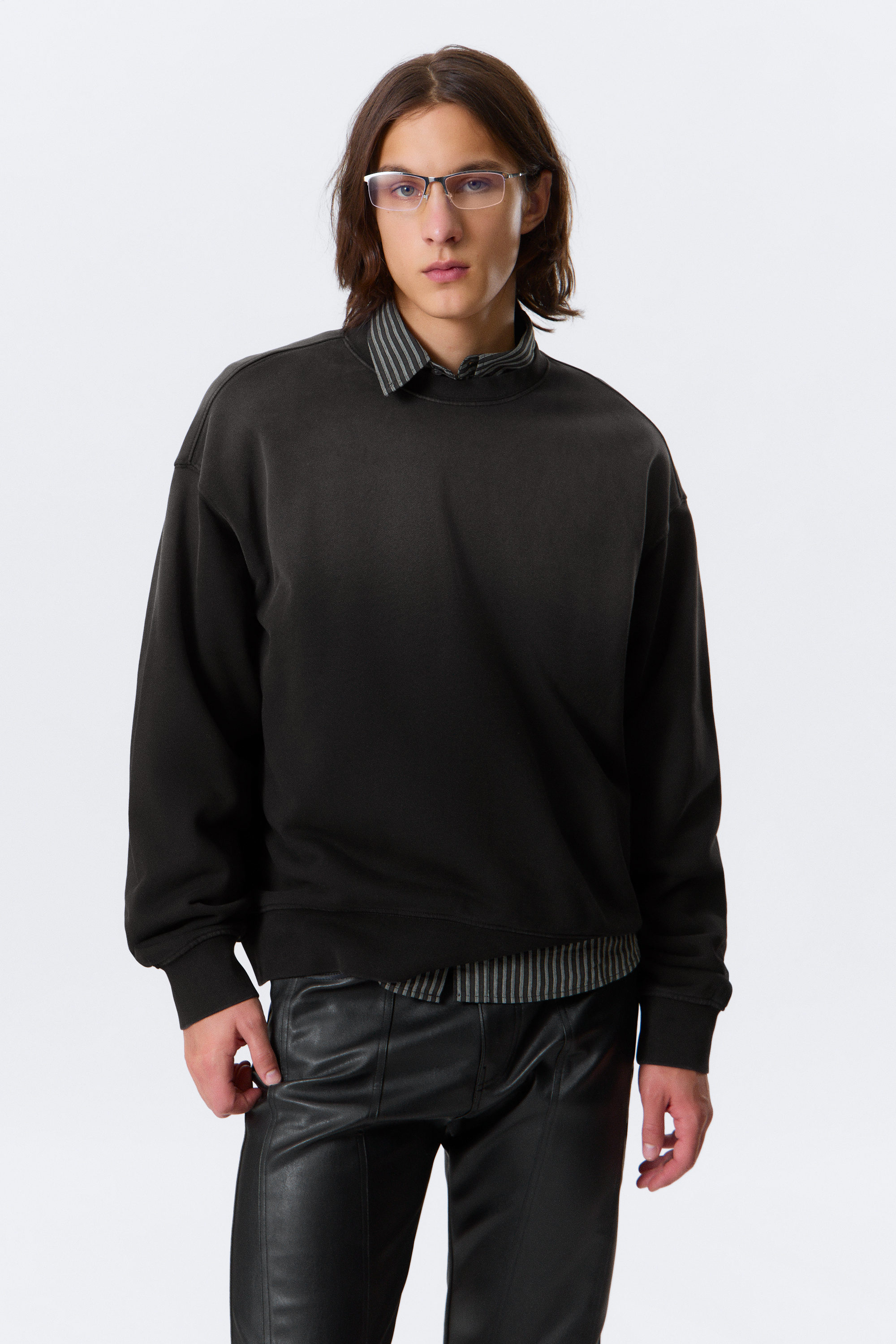 Verblasstes Schwarz - Boxy Sweatshirt im Used-Look - 1