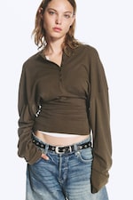 Donkerbruin - Nauwsluitende henley met gedrapeerde mouwen - 0