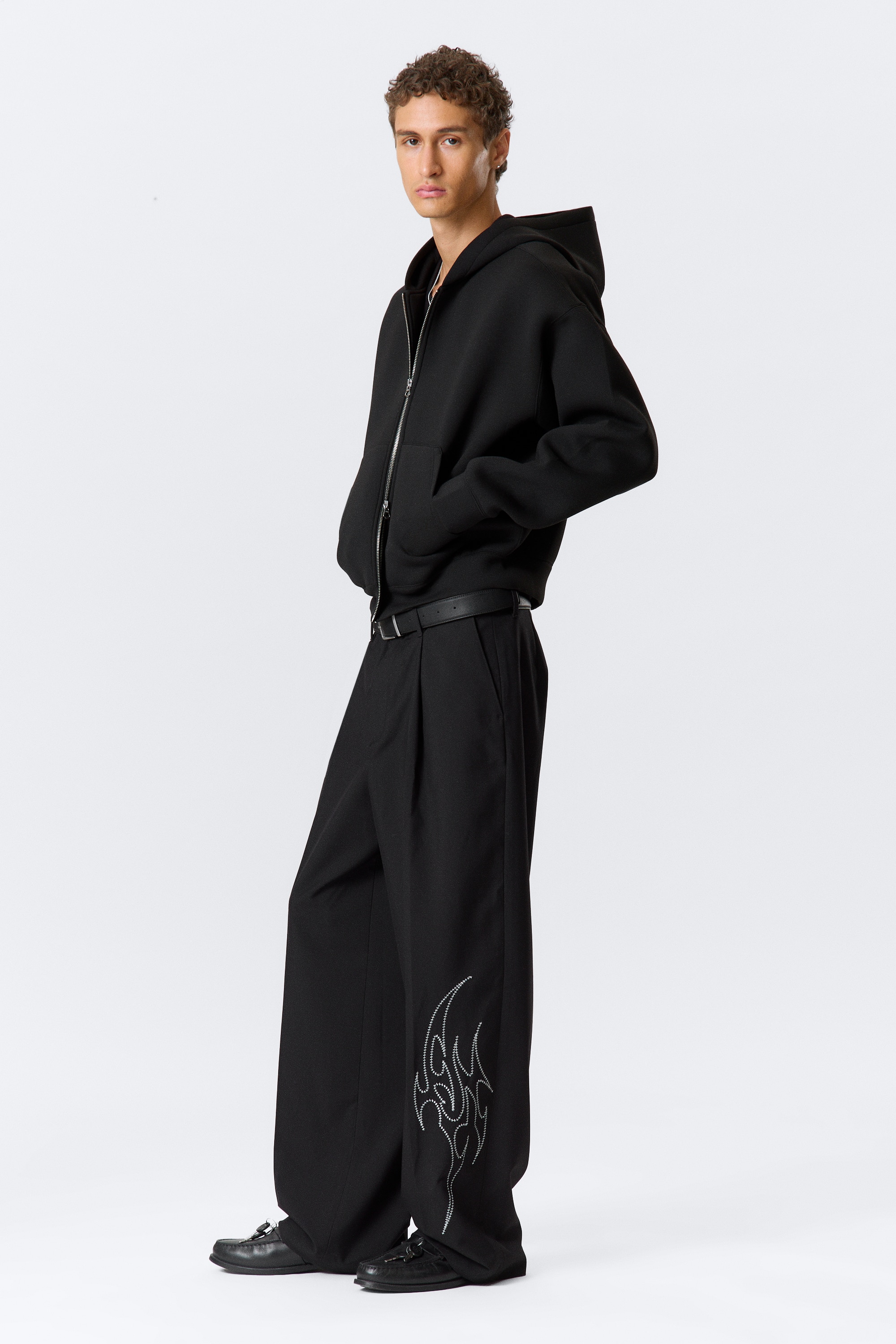 Uno Lediga Broderade Kostymbyxor - Broderad Svart