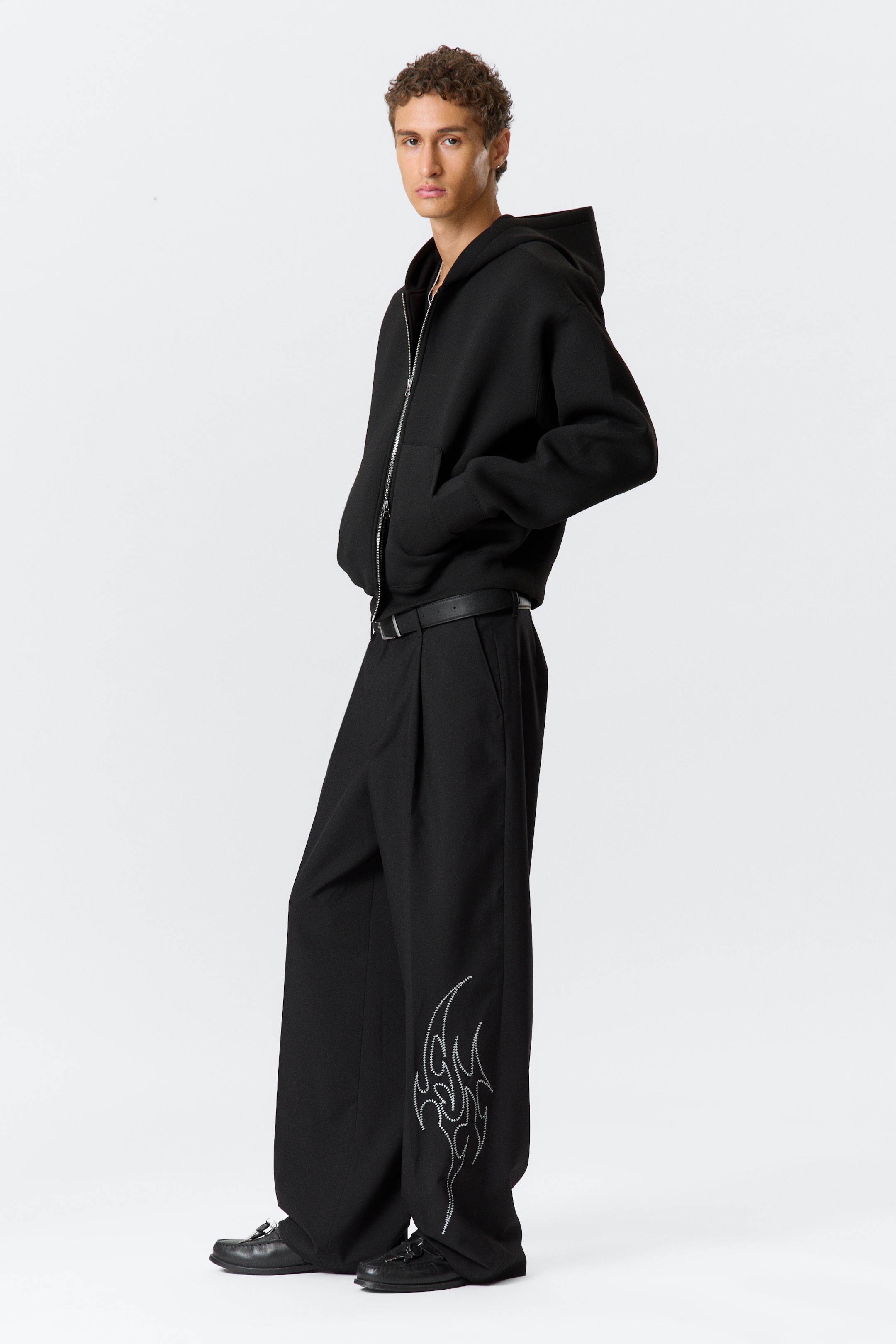 Vezi imaginea mai mare: Uno Loose Pantaloni de Costum Brodați - Embroidered Black - BĂRBAŢI | H&M RO 1