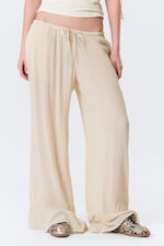 Helles Beige - Lockere Hose mit mittlerer Bundhöhe und Volants - 1