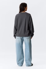 Gestreept donkergrijs - Boxy katoenen T-shirt met lange mouwen - 2