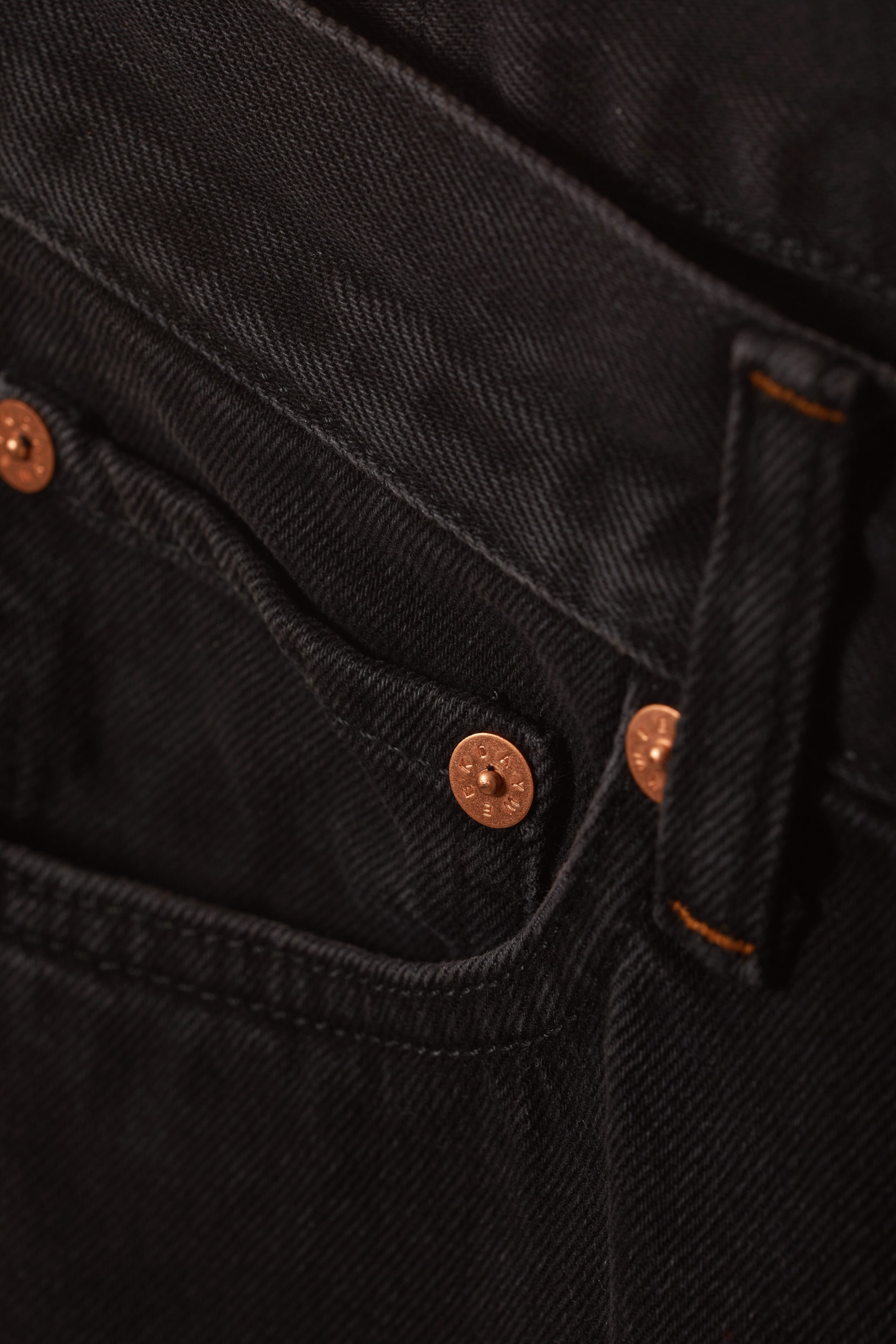 Schwarz - Lockere Jeansshorts Space - 2