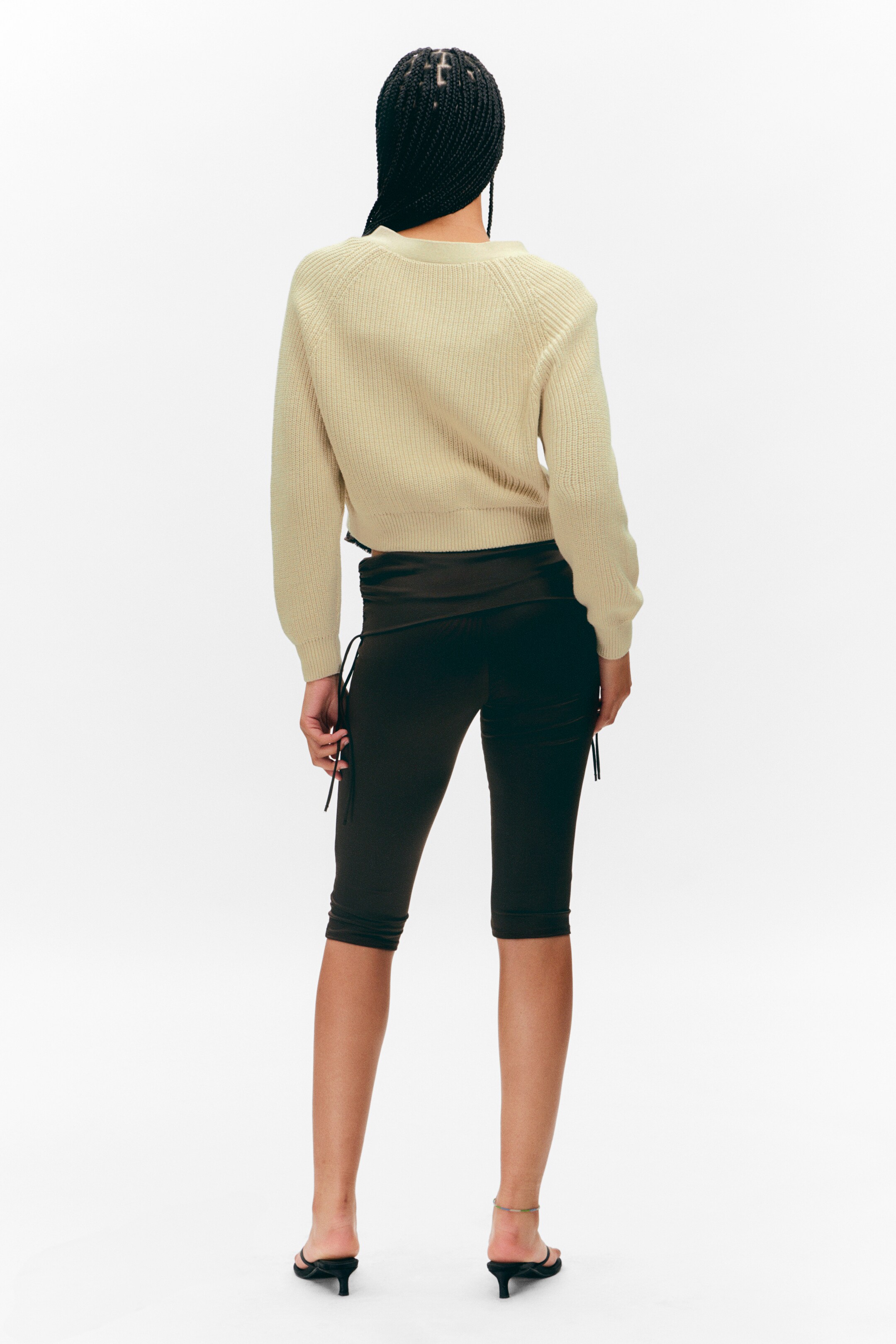 Größeres Bild anzeigen: Kurze Strickjacke aus Grobstrick - Beige - Ladies | H&M AT 3