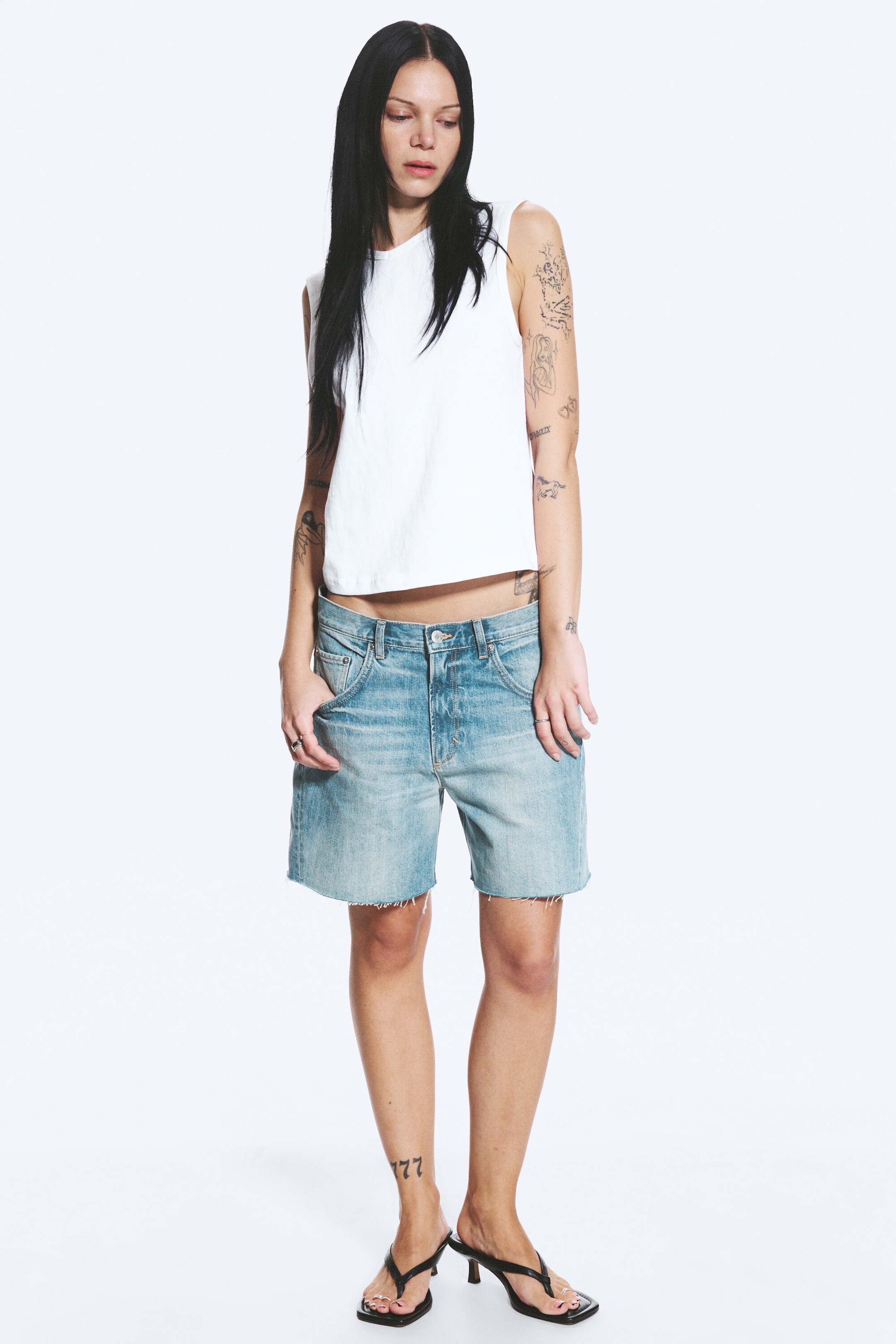 Coastal Blue - Ljusblå - Skewed Low Waist Denim Shorts - 1