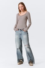 Pink & burgunderrot gestreift - Langärmliges Slim Fit-Top mit U-Ausschnitt - 1