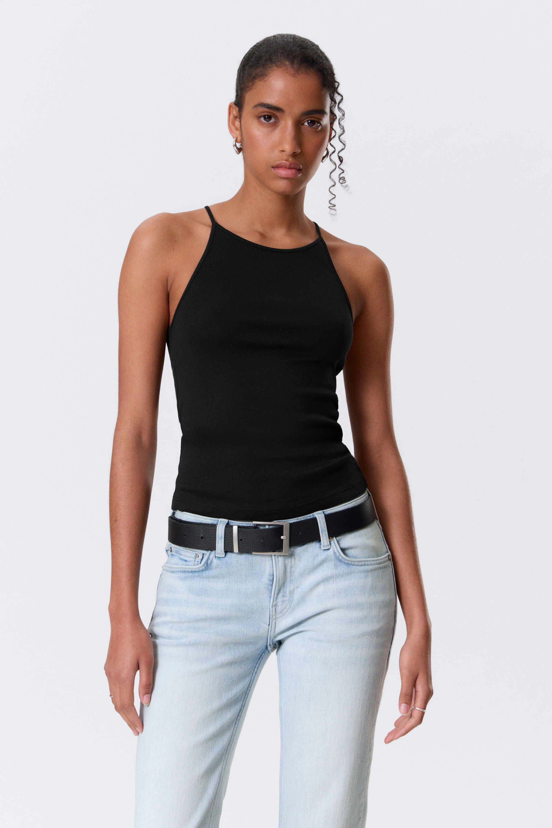 Schwarz - Schmal geschnittenes Racerback-Tanktop - 1