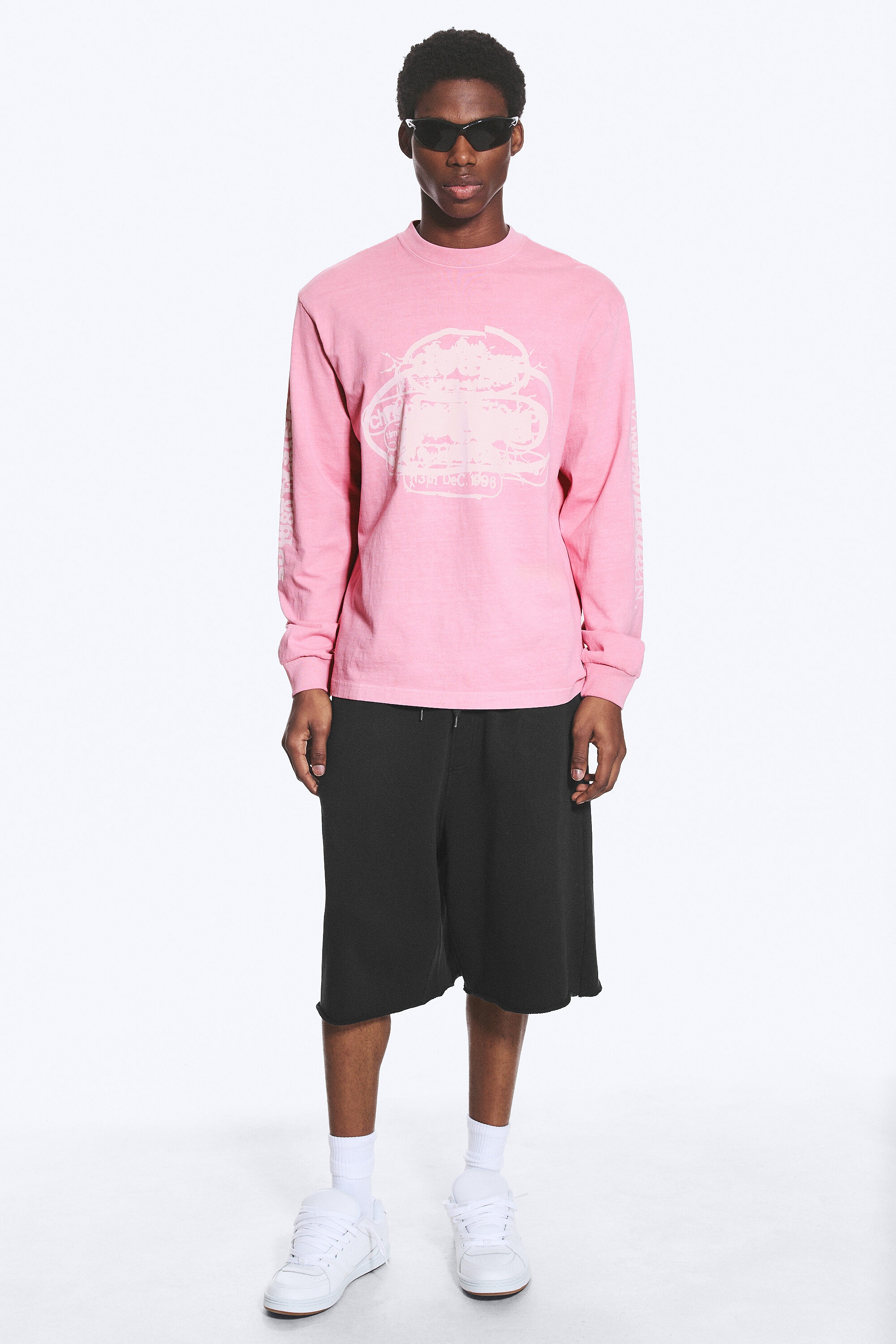 relaxed graphic long-sleeved t-shirt - Pink - Logos | Weekday EU