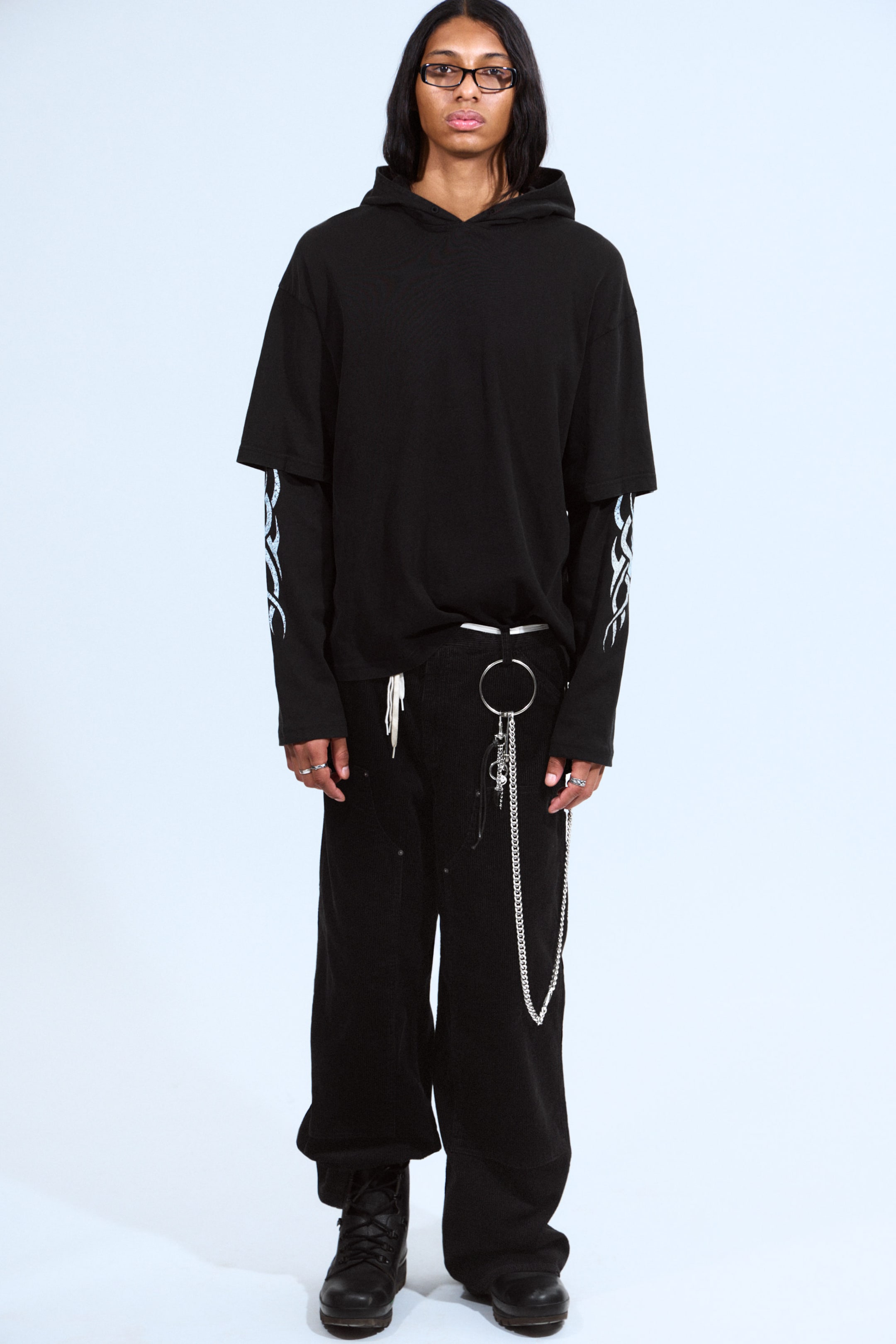 Schwarz-weißes Tribalmuster - Langärmliges, doppellagiges Oversize-T-Shirt - 2