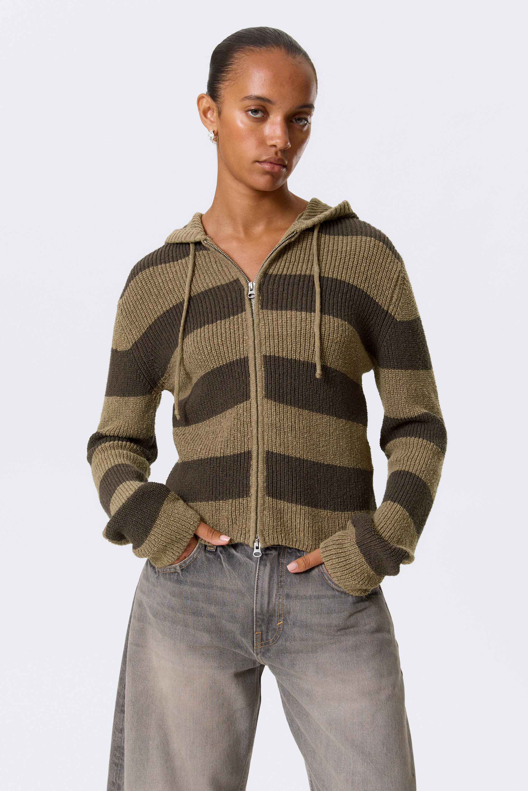 Graubraun & braun gestreift - Gestreifter Zip-Hoodie aus Strick mit Slim Fit - 1