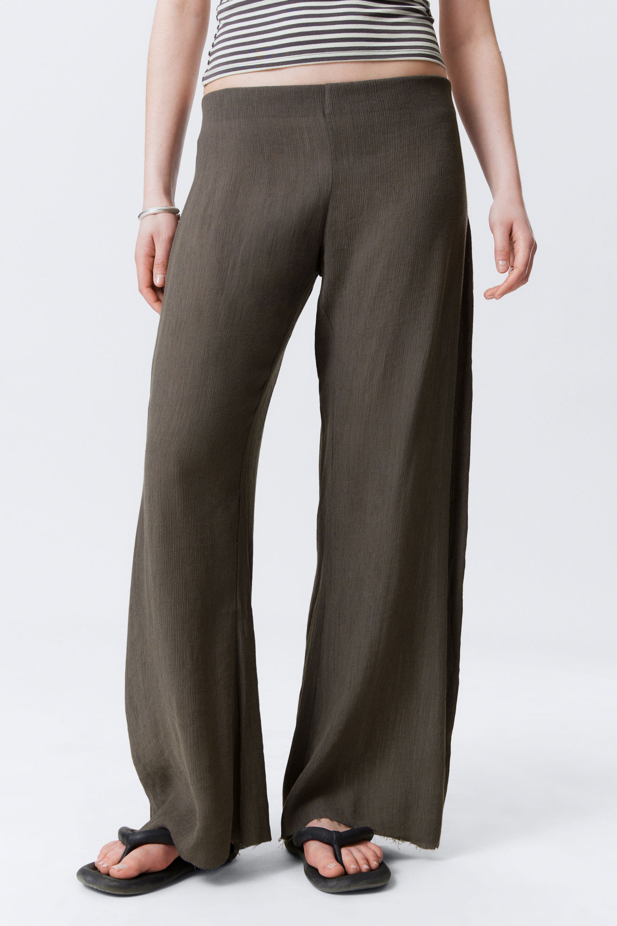 #58534F - Crinkled Low-Rise Wide-Leg Trousers - 2