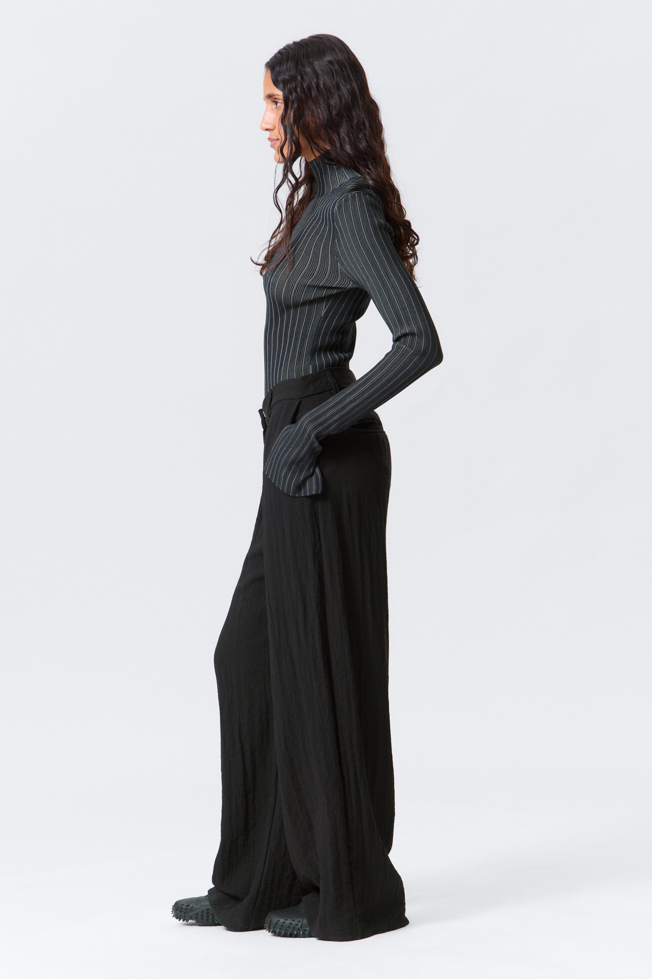 Black - Low Rise Wide Leg Crinkled Trousers - 2