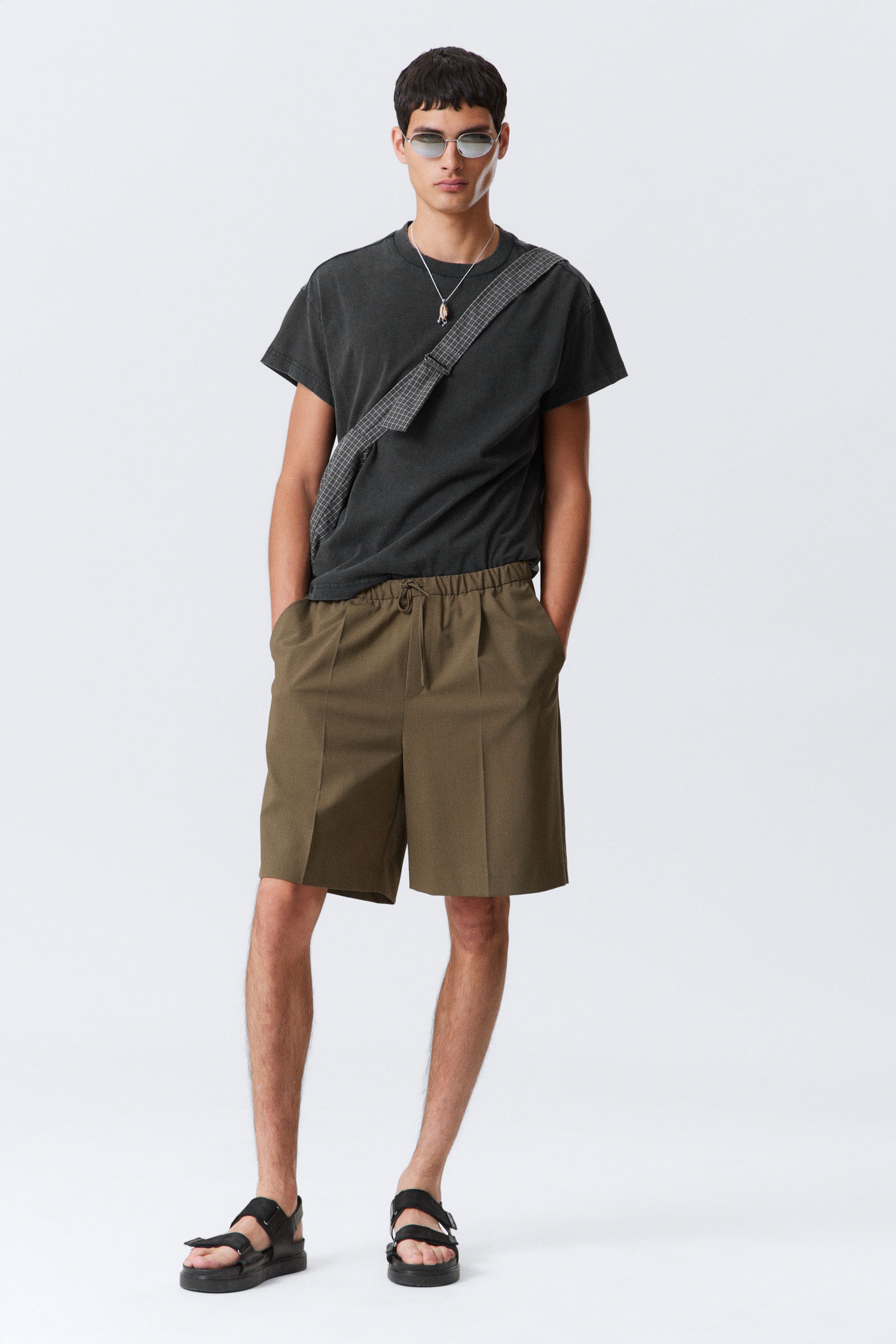 Khaki - Weite Twill-Anzugshorts mit Kordelzug - 1