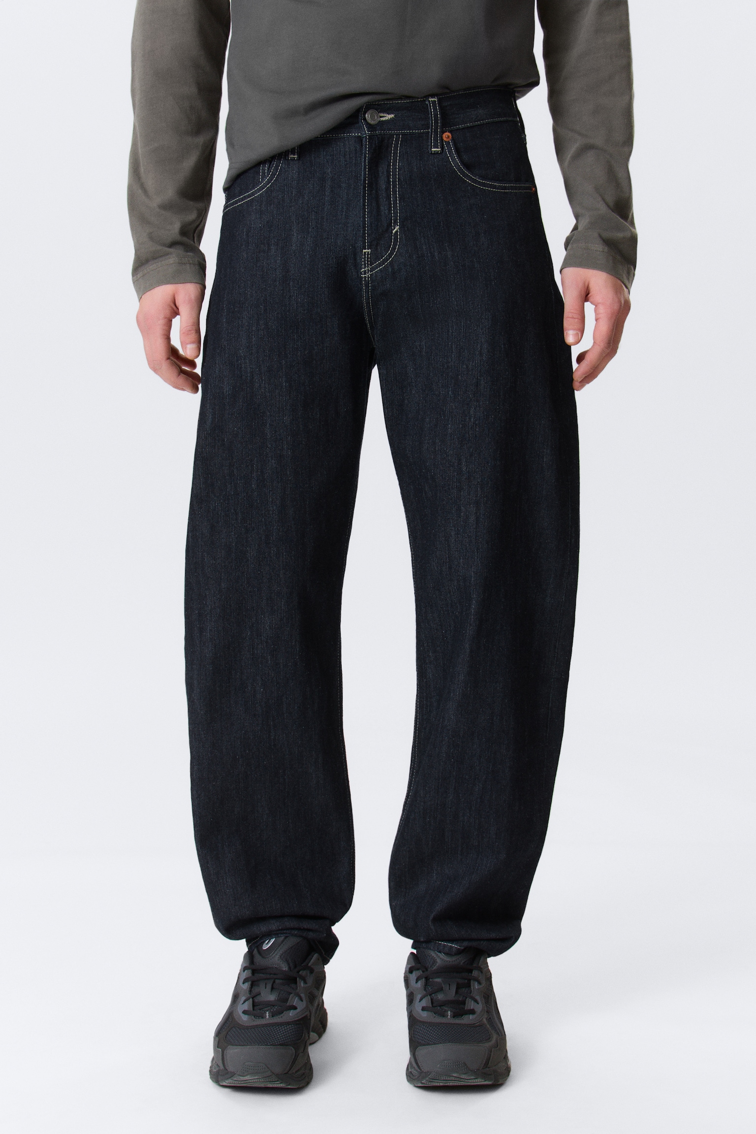 Nebula-malliset välikaistalevyiset unisex-farkut - Blue Rinse – tummansininen/Chelsea Black – musta - 8