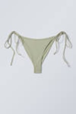 Hellstaubiges Khaki - Bikinihöschen mit Riemen - 0