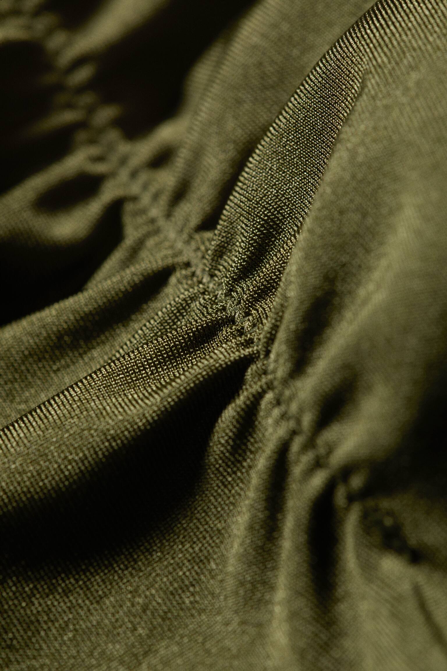 Mid-Waist-Bikinihose im Brazilian Cut mit Raffung - Dunkelgrün - 4