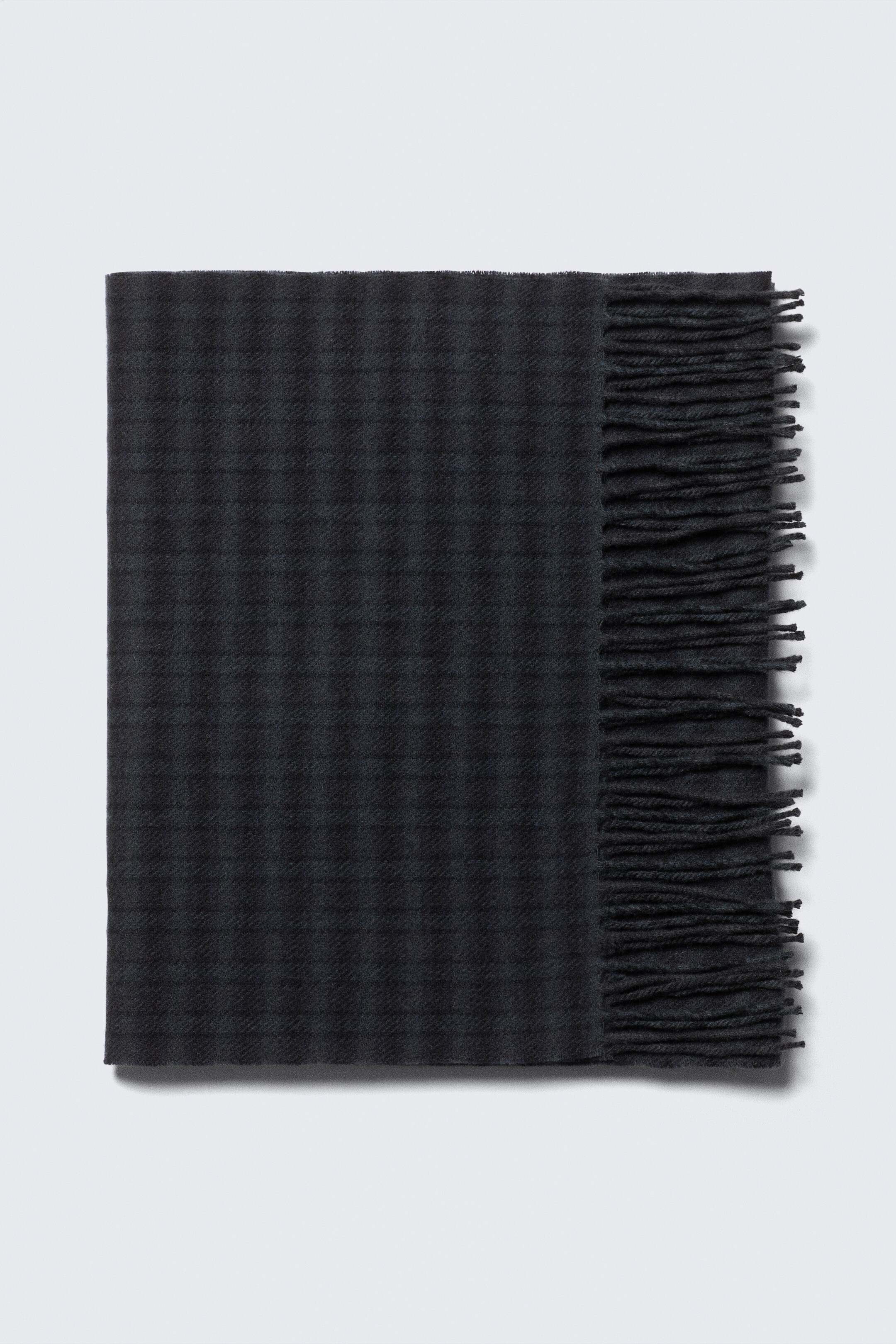 Visa större bild: Lång vävd scarf i ull - Mellan grå - DAM | H&M SE 2