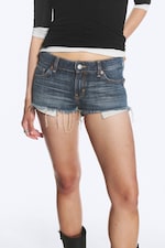 Blue Hymn - Mittelblau - Ausgefranste Denim-Hotpants mit niedrigem Bund - 1