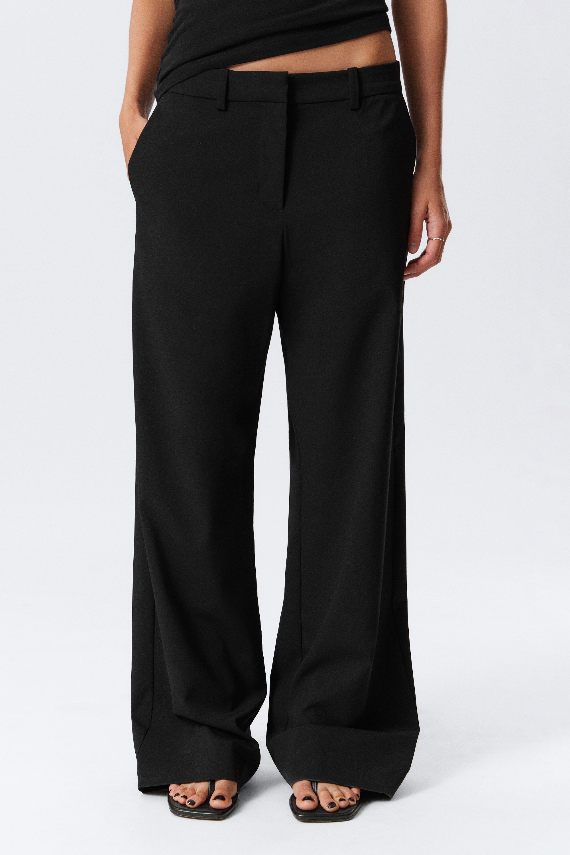 Black - Low-Waisted Loose Fit Suit Trousers - 2