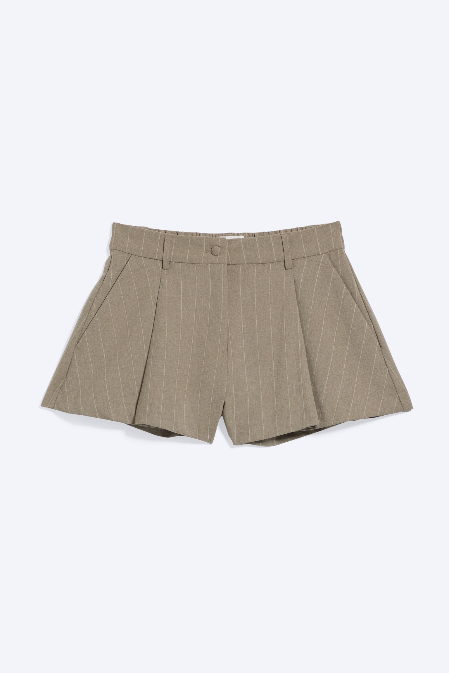 Ruimvallende geplooide mini-short - Beige met krijtstrepen/Zwart - 1