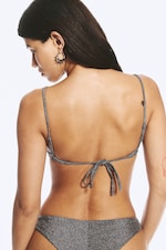 Grå med glitter - Glitrende bikinioverdel med knyting bak - 2