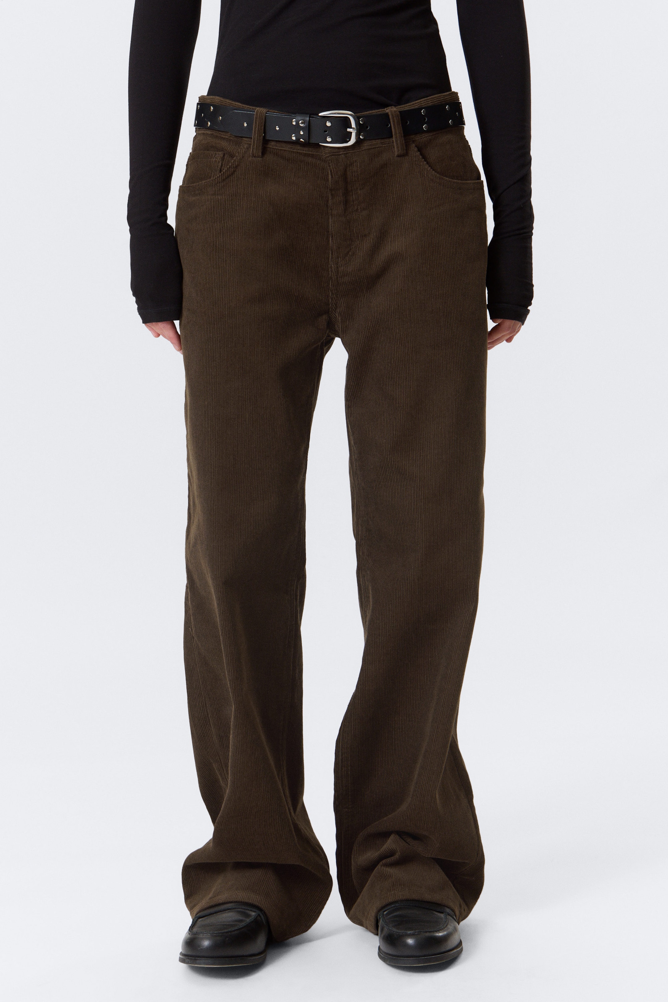 Braun - Cordhose mit niedrigem Bund und weiter Passform - 2