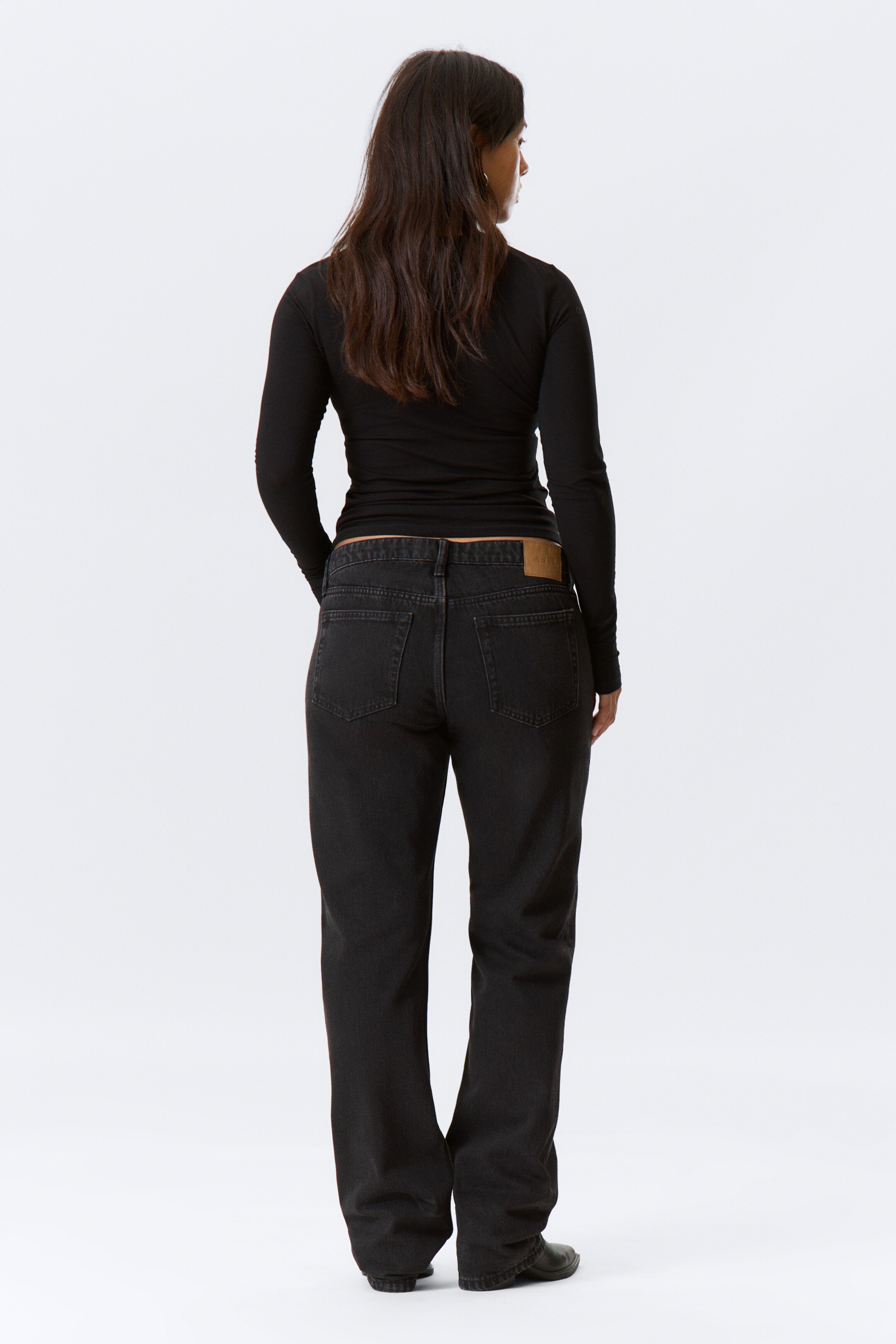 Se større billede: Arrow lavtaljede regular jeans med lige ben - Tuned Black – sort - DAME | H&M DK 4