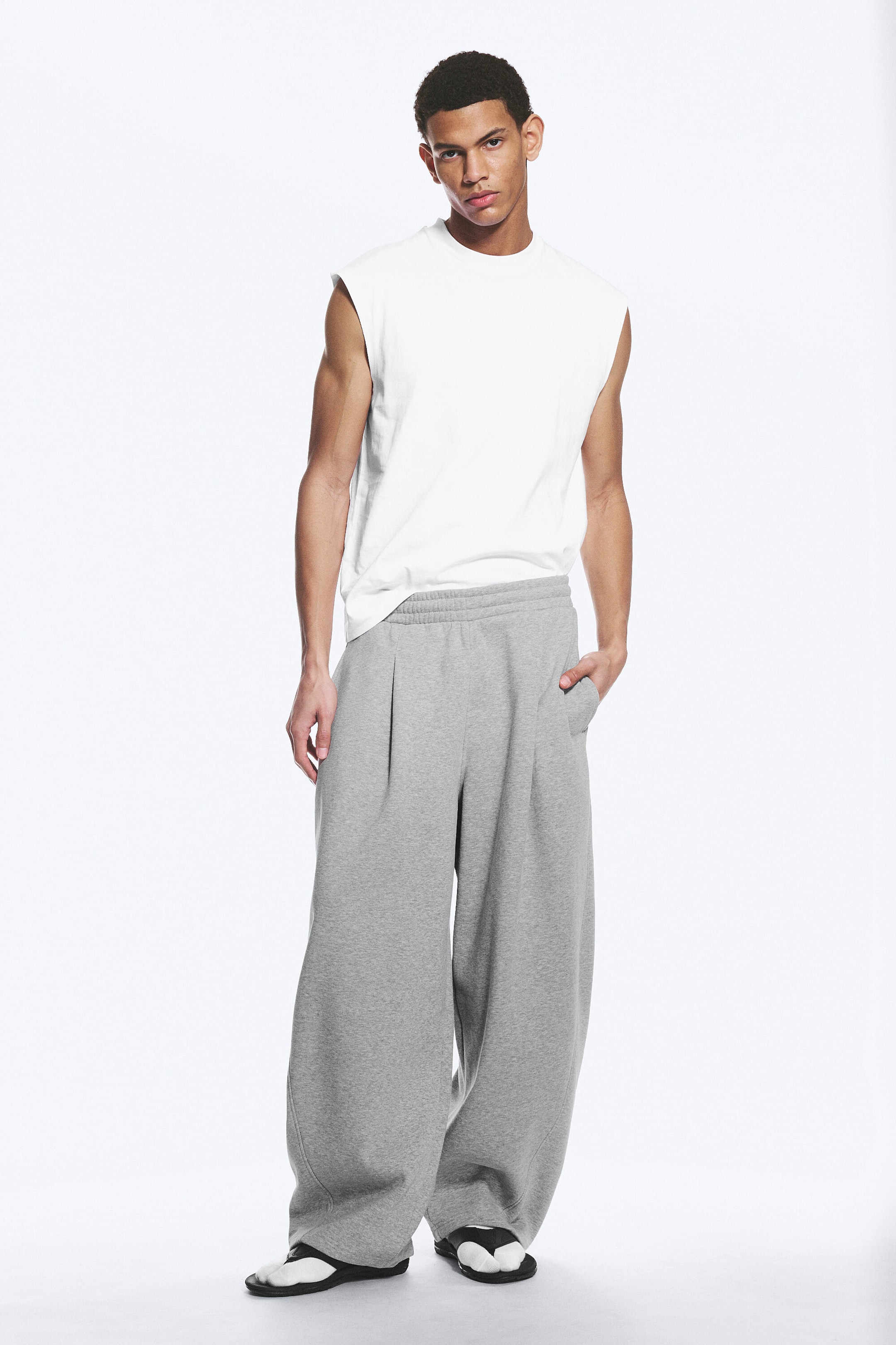 Grau meliert - Weite Sweatpants mit Bundfalten - 1