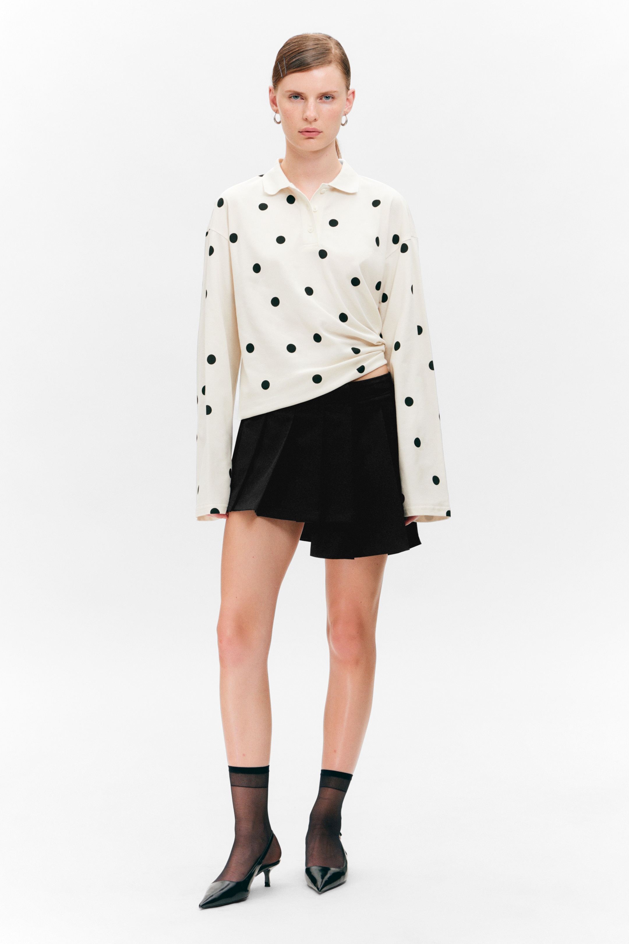 Grösseres Bild ansehen: Langärmliges Poloshirt aus Baumwolle - Weiß - Schwarze Punkte - DAMEN | H&M CH 1