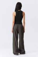 Black - Slim Sleeveless Zip Top - 3