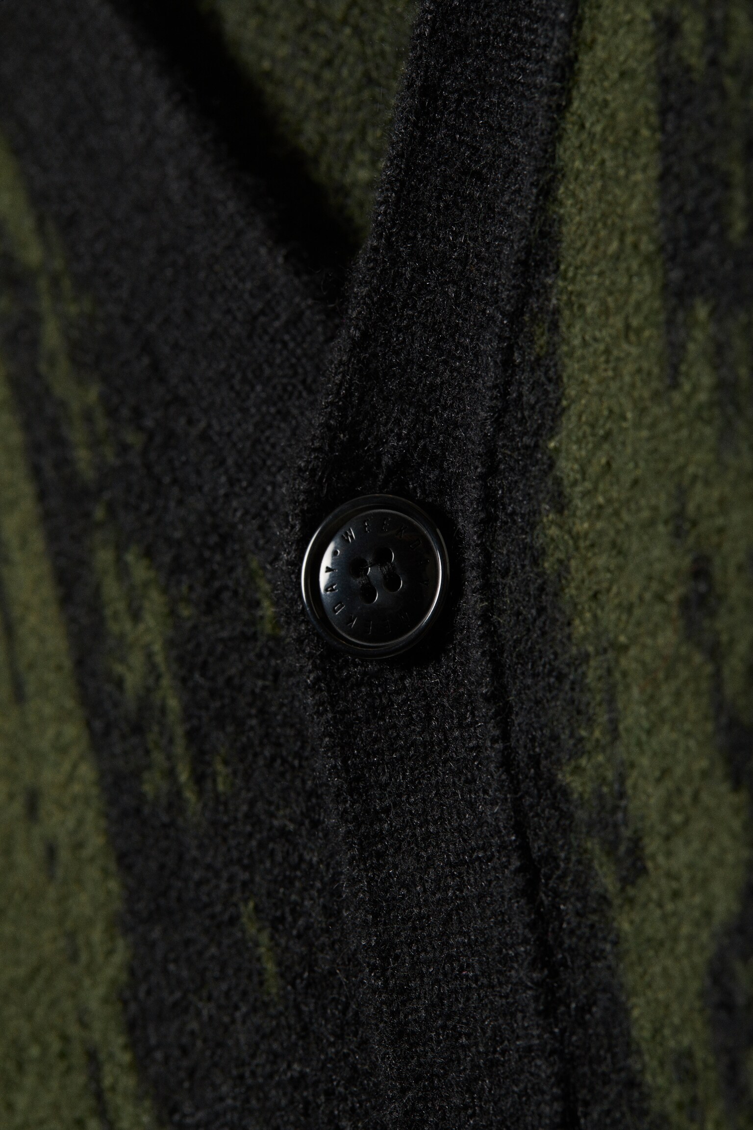 Avslappnad stickad grafisk cardigan - Svart/Mörk Khaki Grön/Svart - Röd Flammor - 6