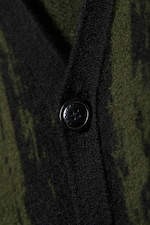 Schwarz/Dunkles Khakigrün - Boxy Strick-Cardigan mit Grafikprint - 5