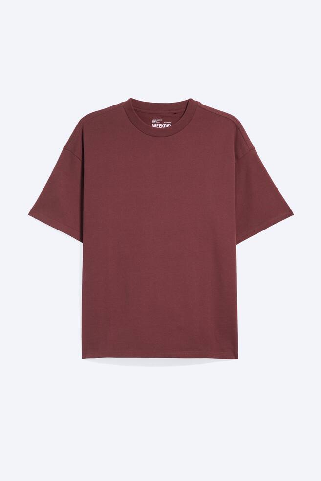 T-SHIRT MIT ENTSPANNTER PASSFORM - Dunkelrot/Ausgewaschenes Dunkelgrau/Schwarz/Weiß/Gestreift in Weiß und Schwarz/Dunkelbraun/Helles, staubiges Khakigrün/Dunkles Khakigrün/Staubgrau/Weiß - Marineblau gestreift/Dunkelgrün/Flieder/Staubiges Mittelblau/Hellgrau - 1