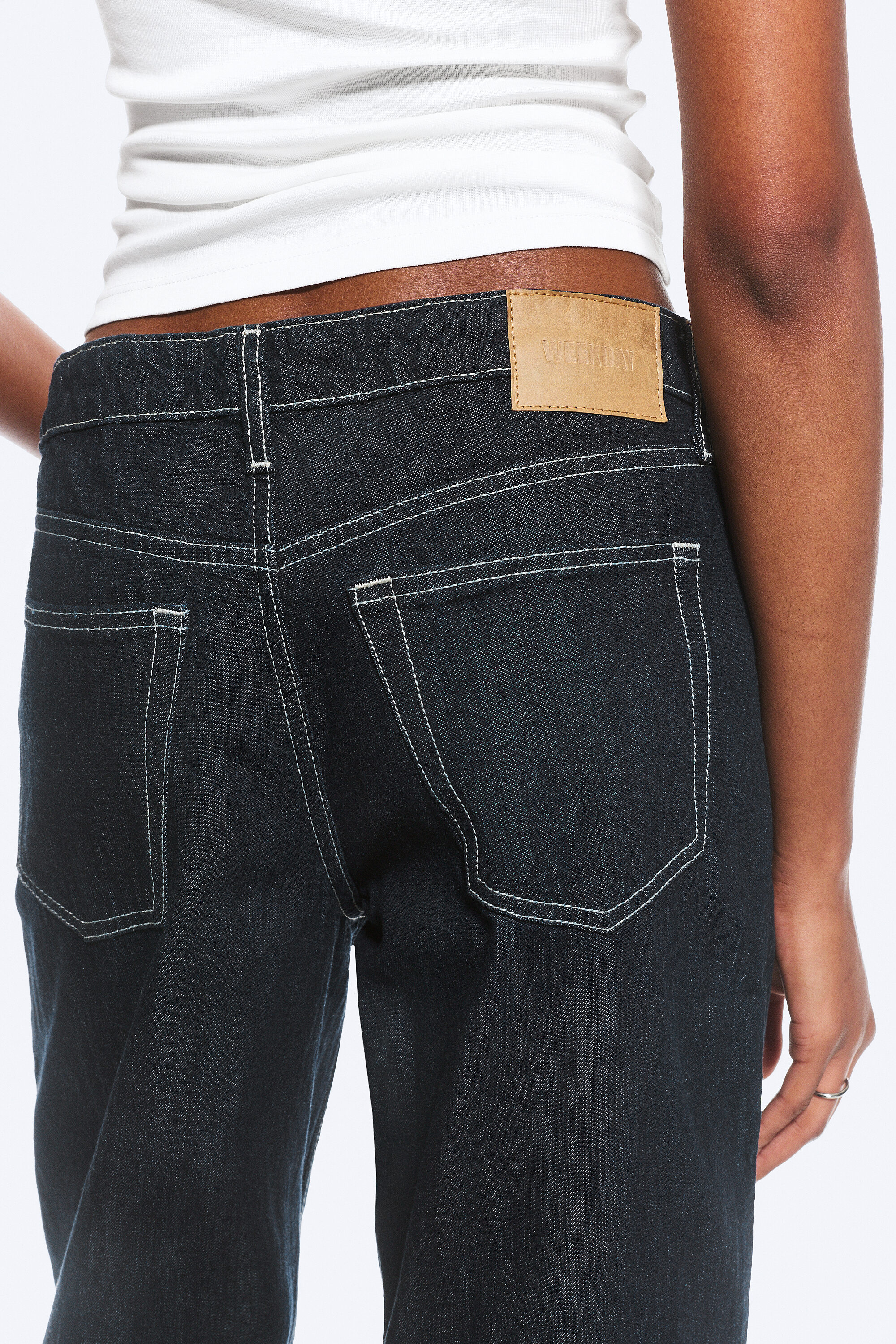 ample low rise loose wide jeans - Blue Rinse - Dark Blue | Weekday EU