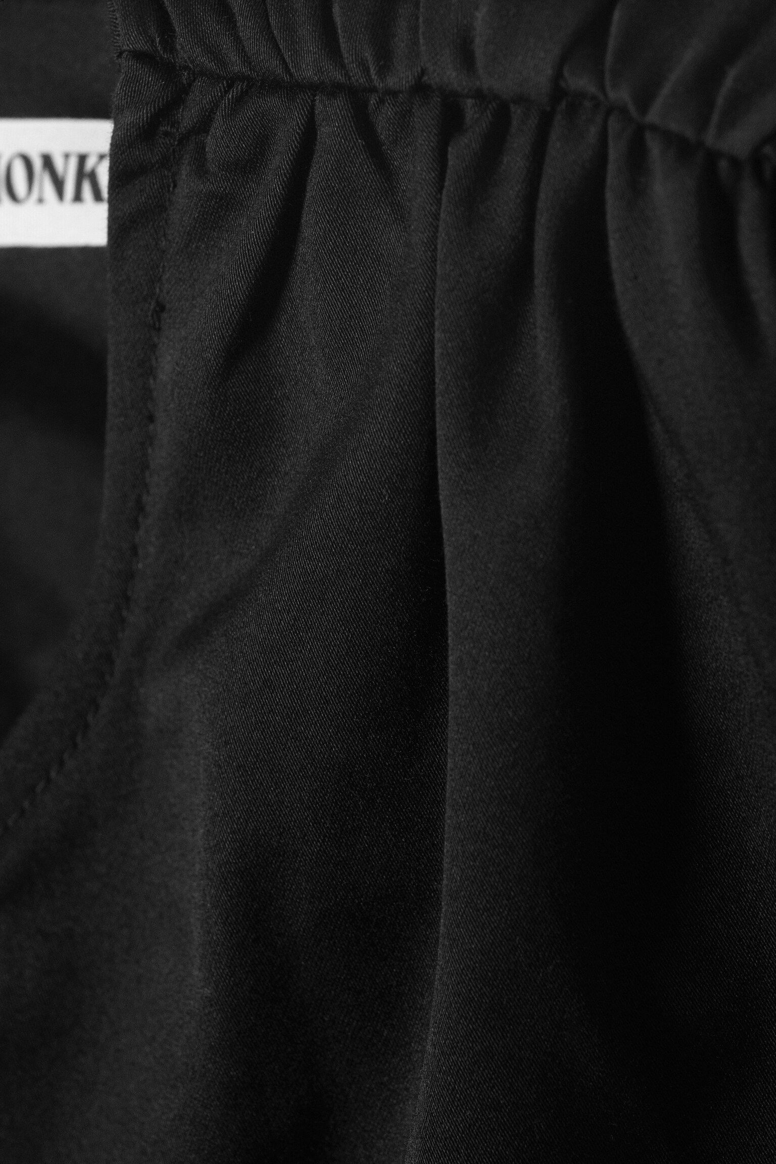Ærmeløs minikjole i twill - Sort - 4
