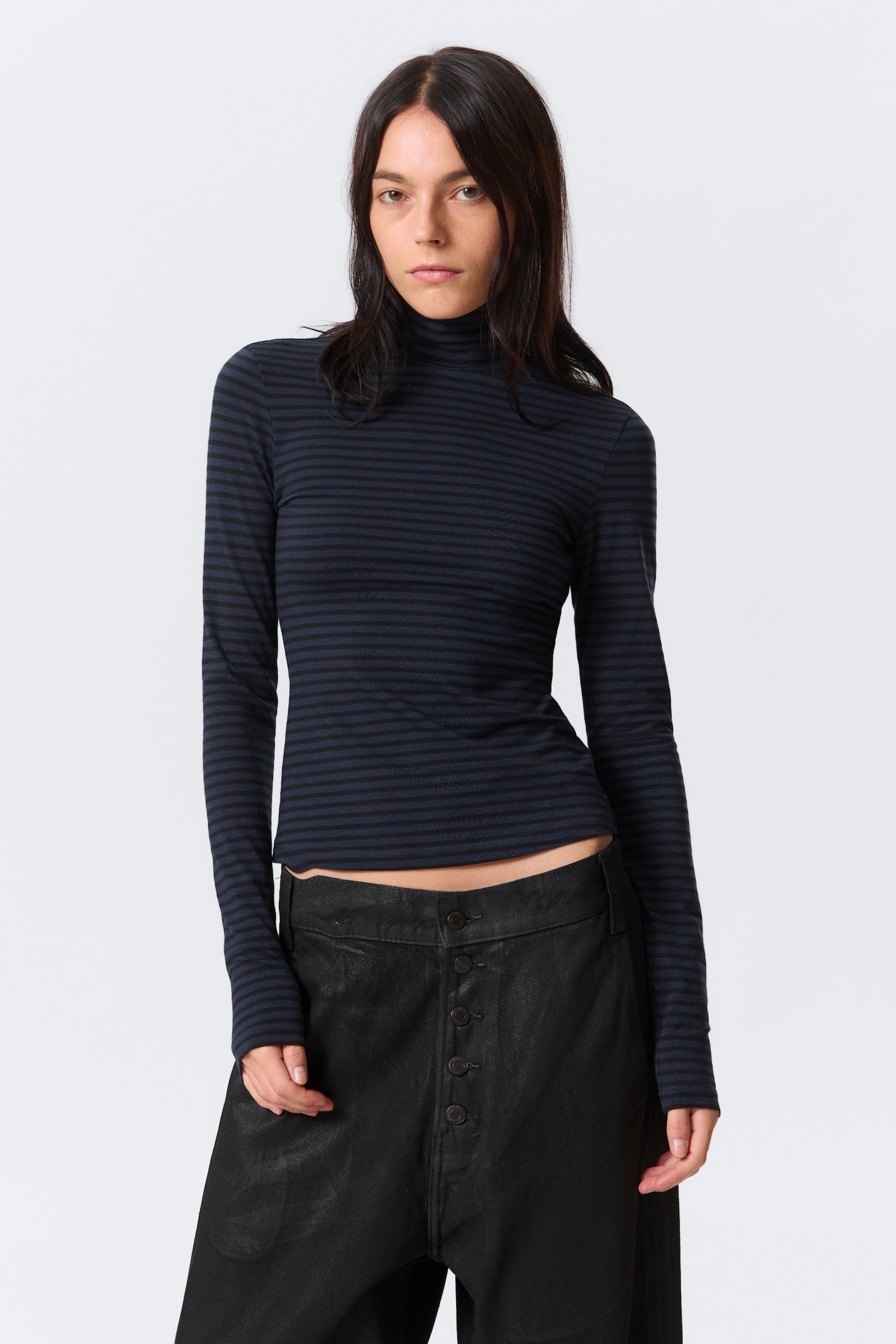 Top a righe aderente - Blu scuro a righe/Grigie e rosse a righe